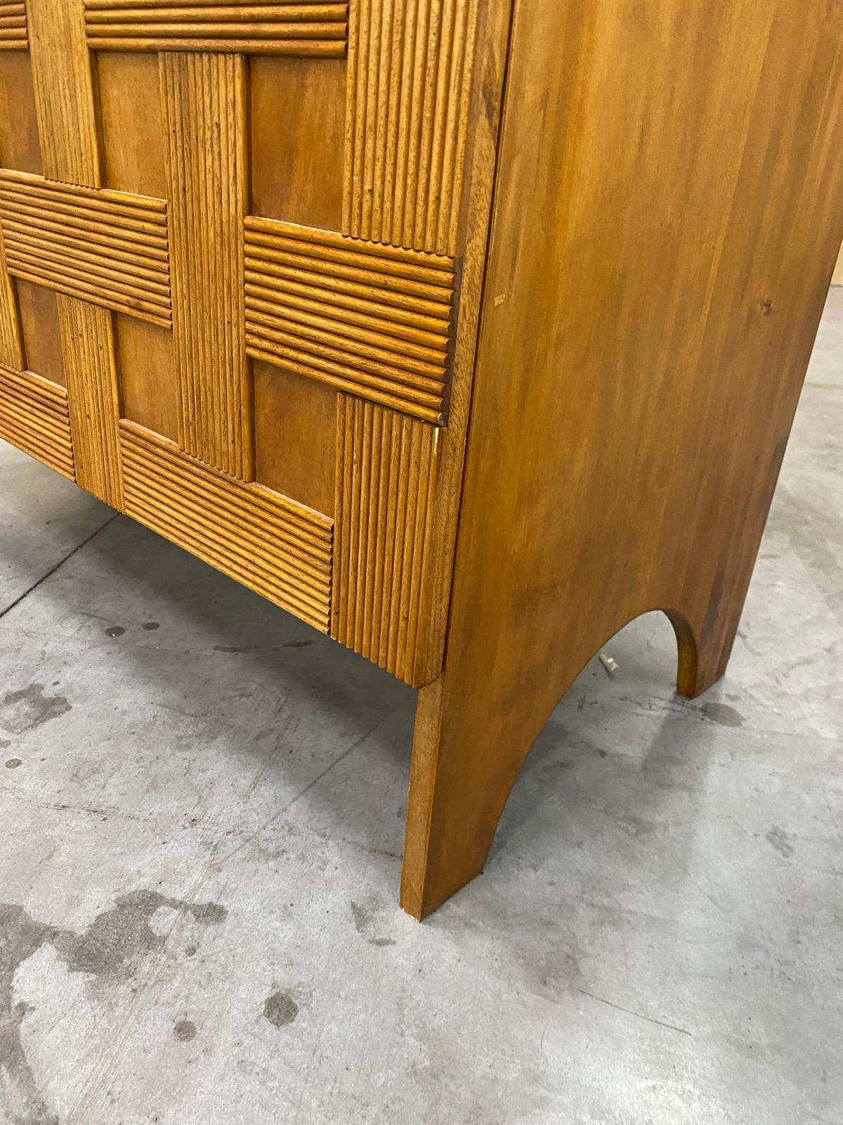 Armario Geométrico de Madera Estilo Paolo Buffa Contemporáneo Italiano de Mediados de Siglo Hecho a mano en venta