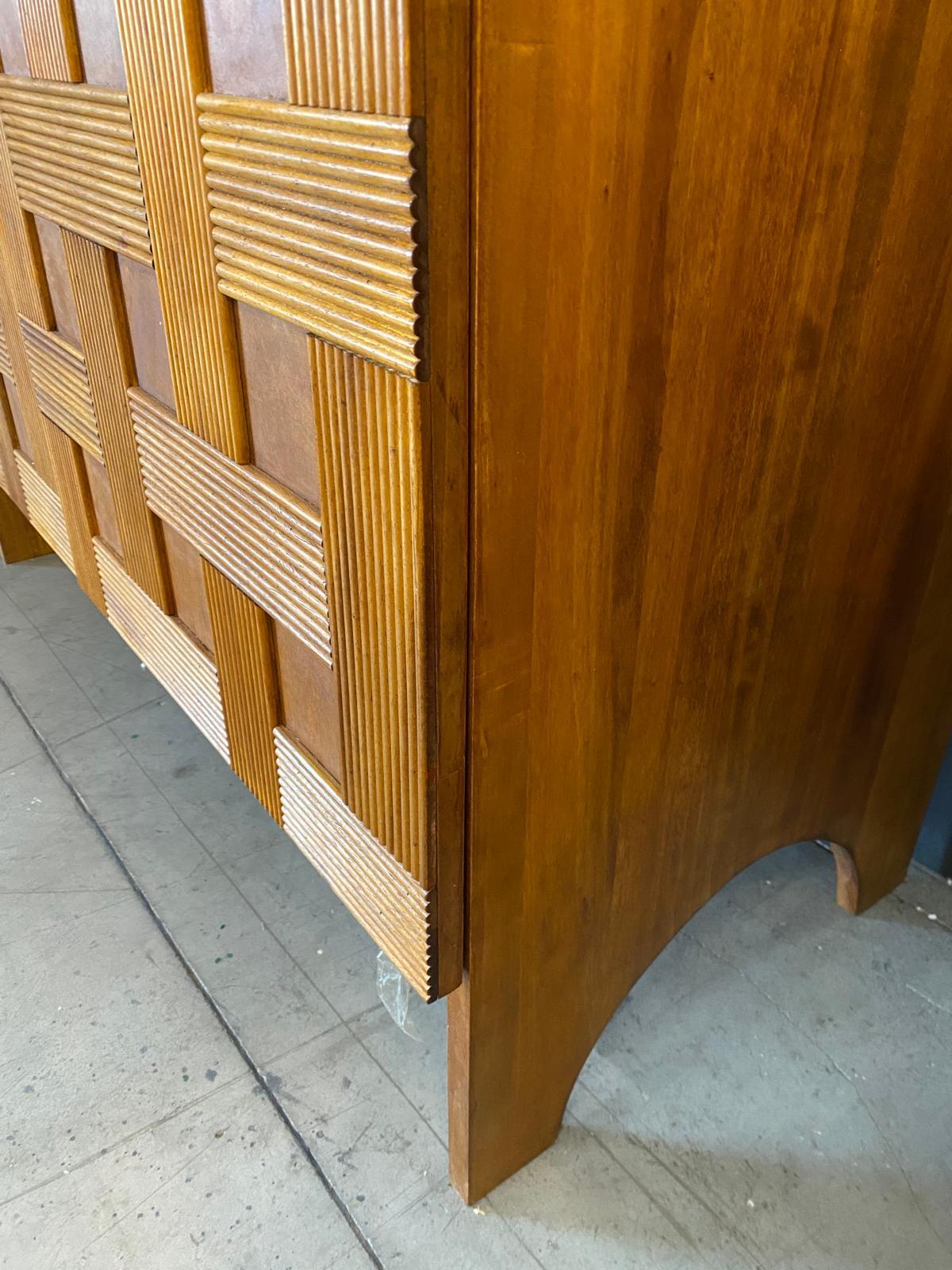 Armario Geométrico de Madera Estilo Paolo Buffa Contemporáneo Italiano de Mediados de Siglo en venta 1