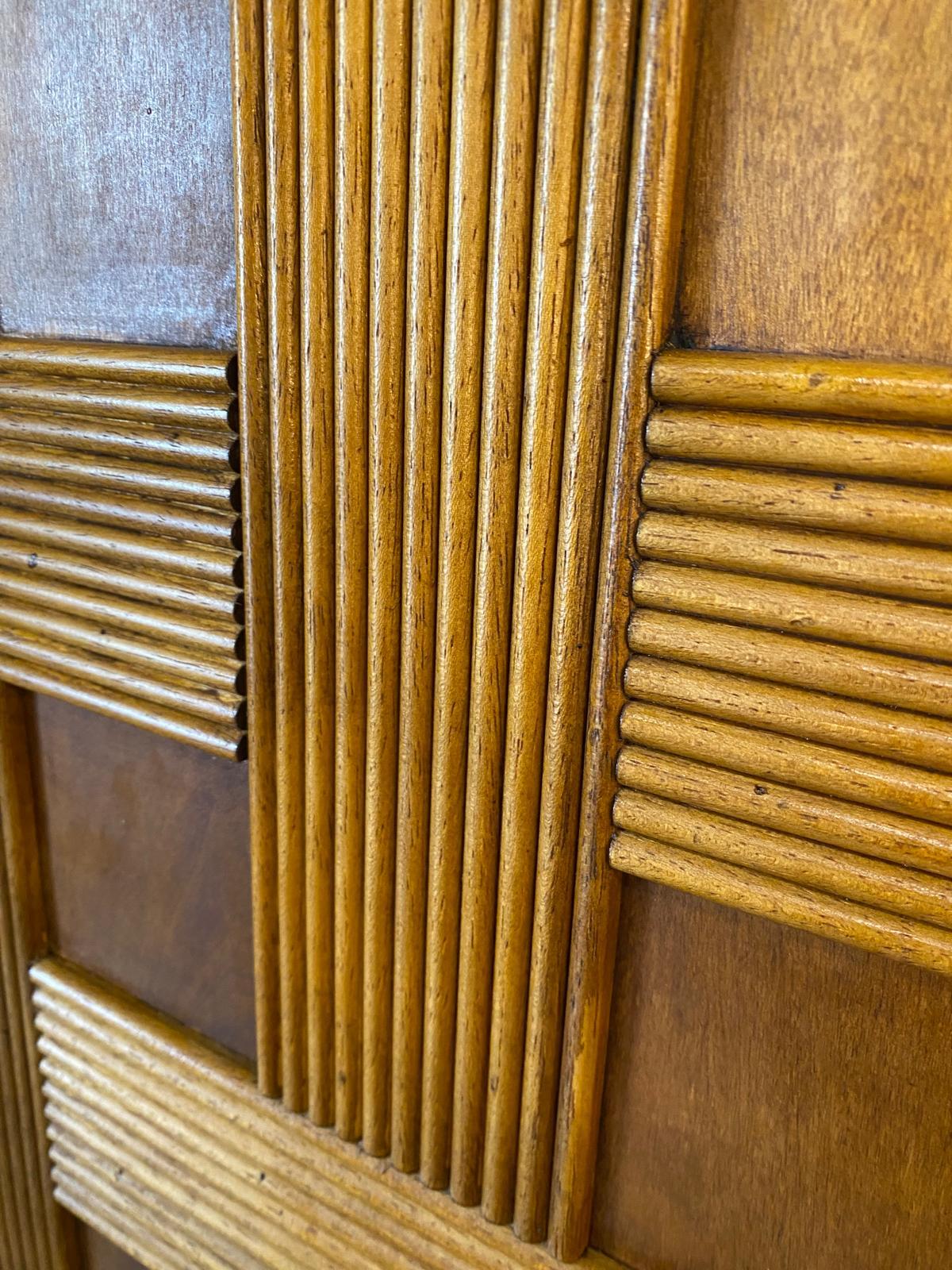 Armario Geométrico de Madera Estilo Paolo Buffa Contemporáneo Italiano de Mediados de Siglo en venta 2