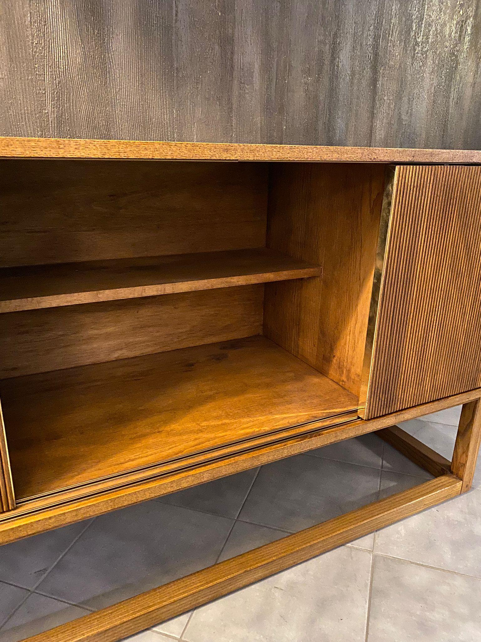 Italian Contemporary Mid-Century Style Geometric Woodand Brass Sideboard in vendita 5