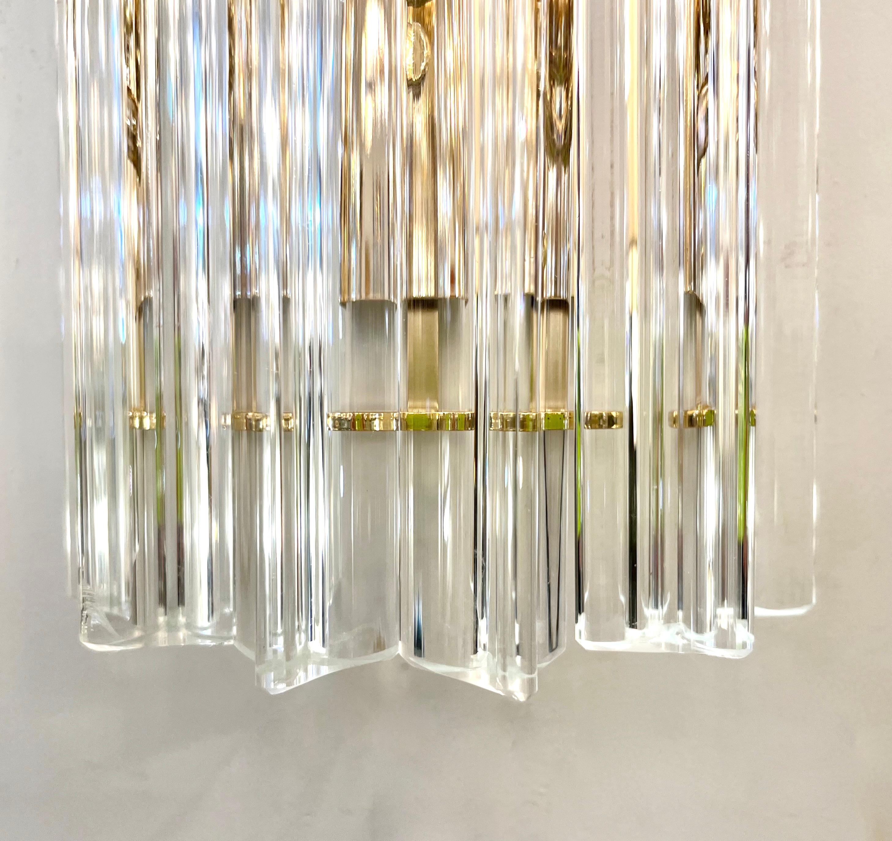 Hand-Crafted Italian Contemporary Minimalist Brass Crystal Clear Murano Glass Sconce For Sale