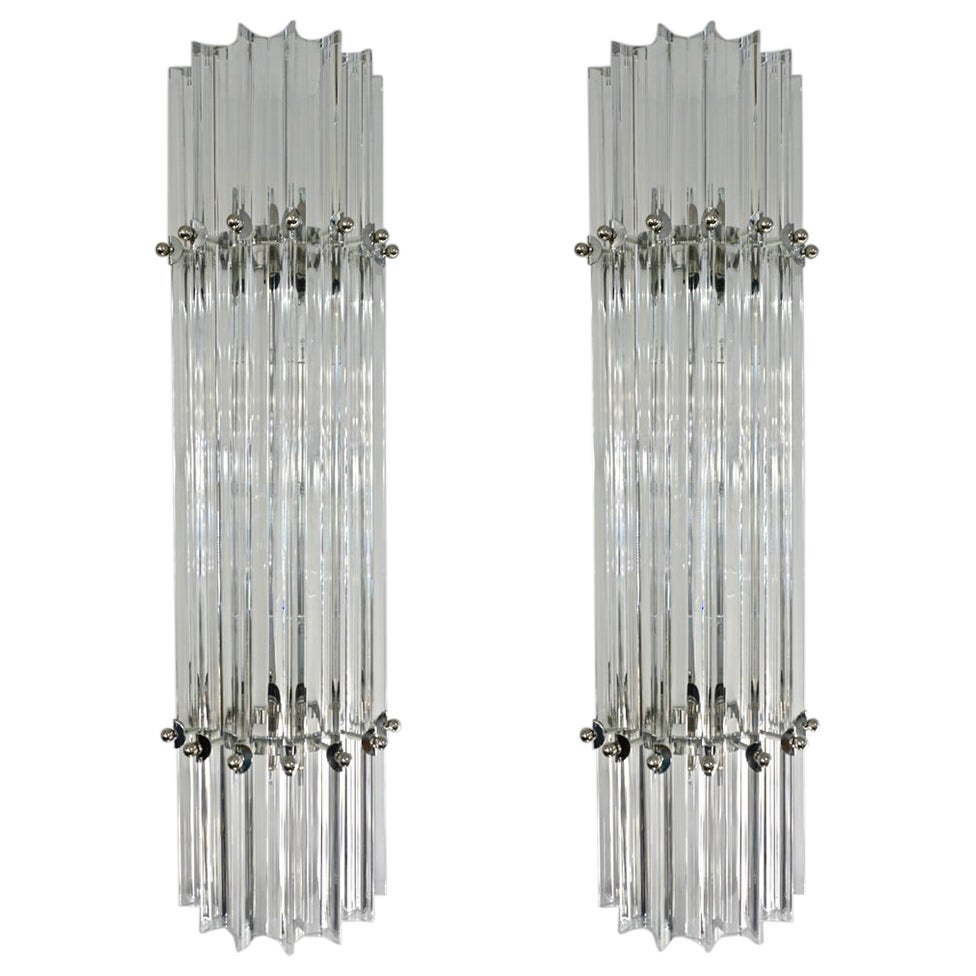 Italienische zeitgenössische minimalistische vertikale Wandleuchte aus Kristall-Muranoglas und Nickel im Angebot 1