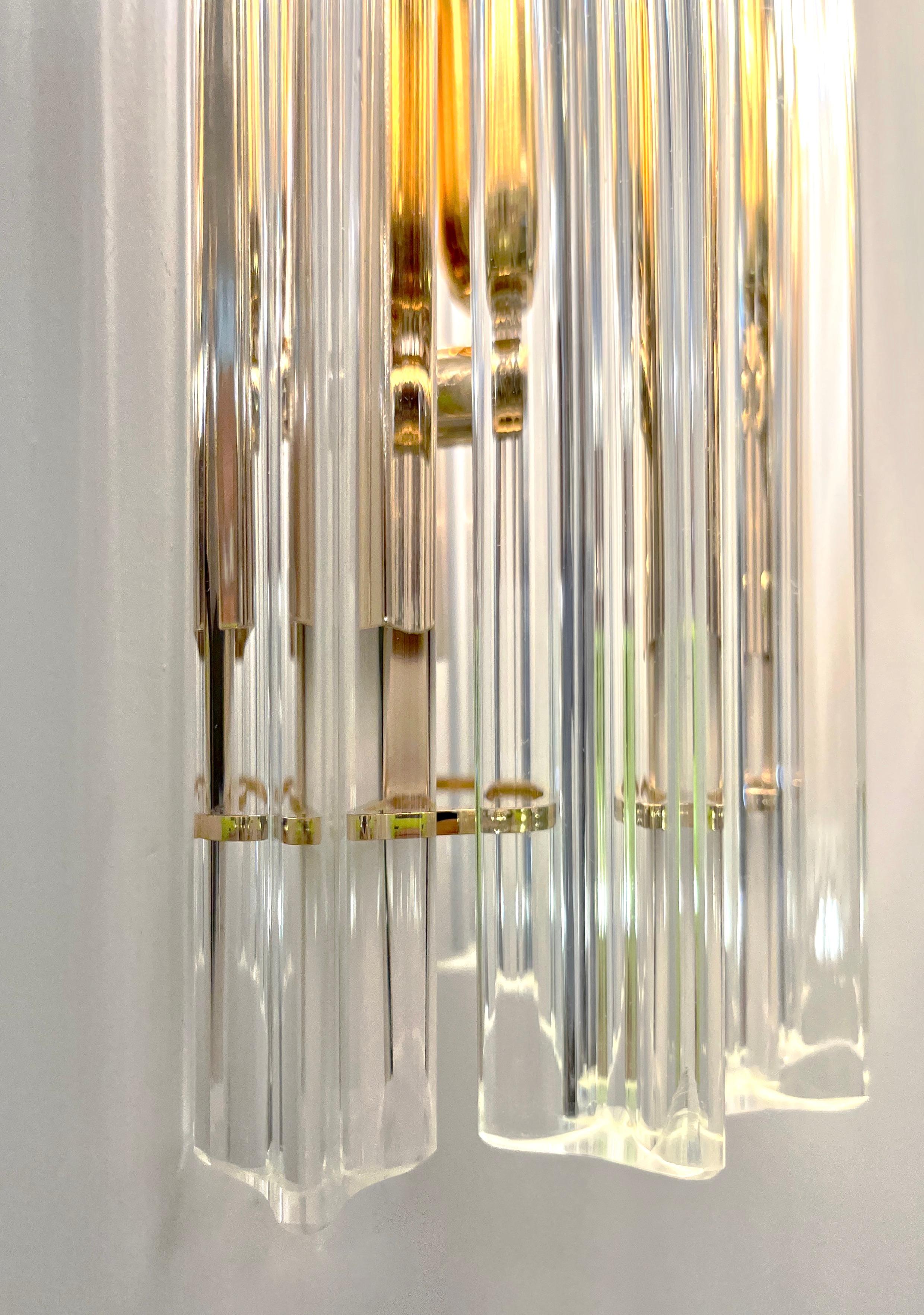 Italian Contemporary Pair of Minimalist Brass Crystal Clear Murano Glass Sconces For Sale 5