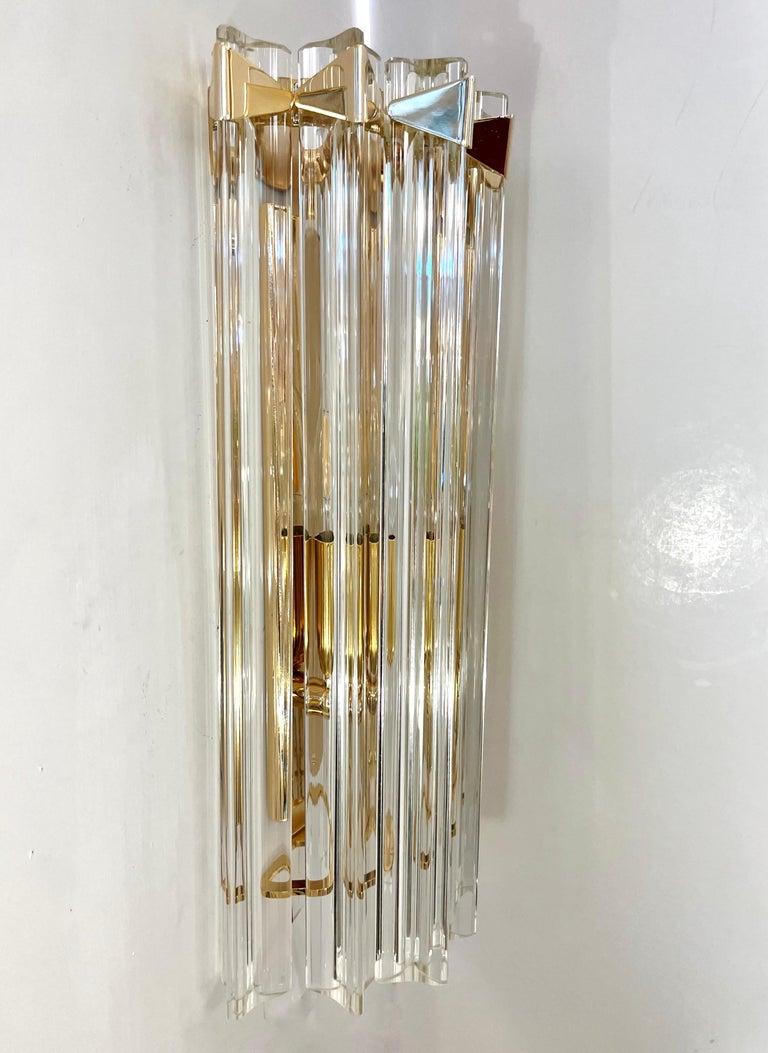 Hand-Crafted Italian Contemporary Pair of Minimalist Brass Crystal Clear Murano Glass Sconces For Sale