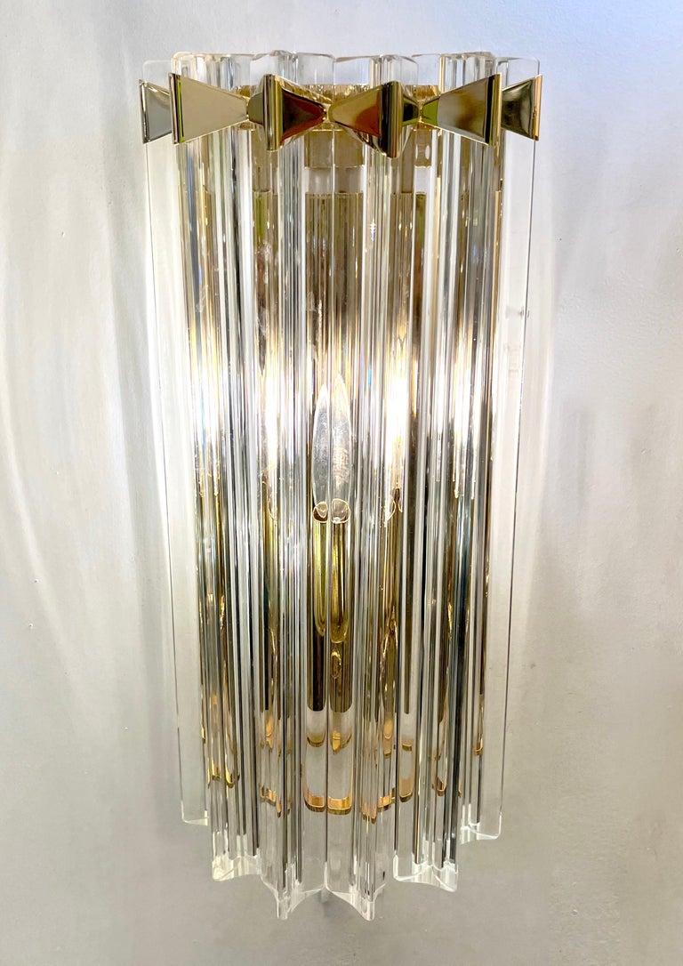 Italian Contemporary Pair of Minimalist Brass Crystal Clear Murano Glass Sconces For Sale 1