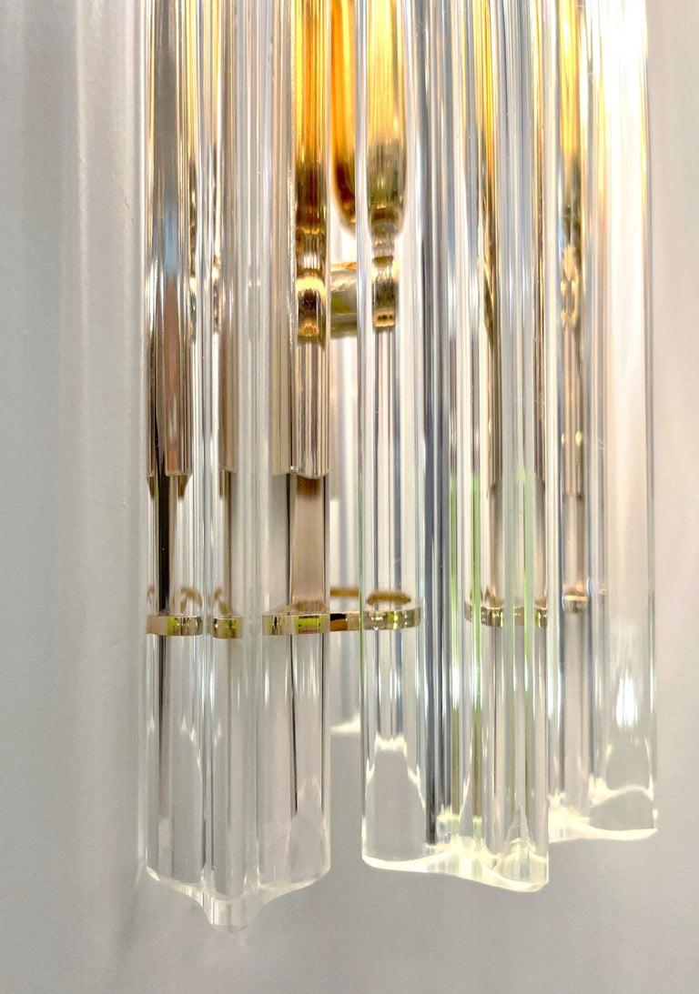 Italienische Contemporary Paar minimalistische Messing Kristall klar Murano Glas Wandleuchten im Angebot 1