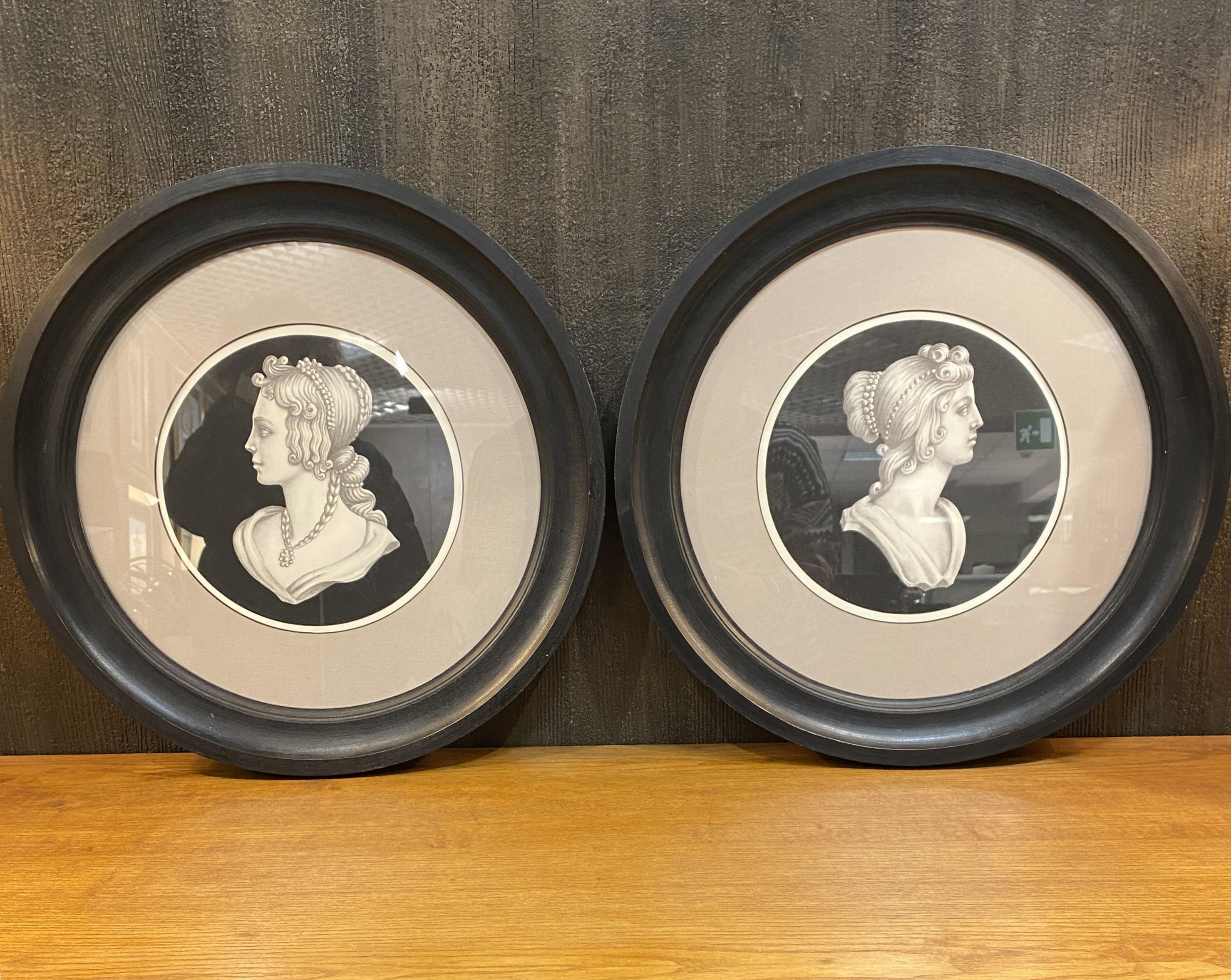 Italian Contemporary Print of Neoclassical Profile with Round Black Wooden Frame For Sale 2