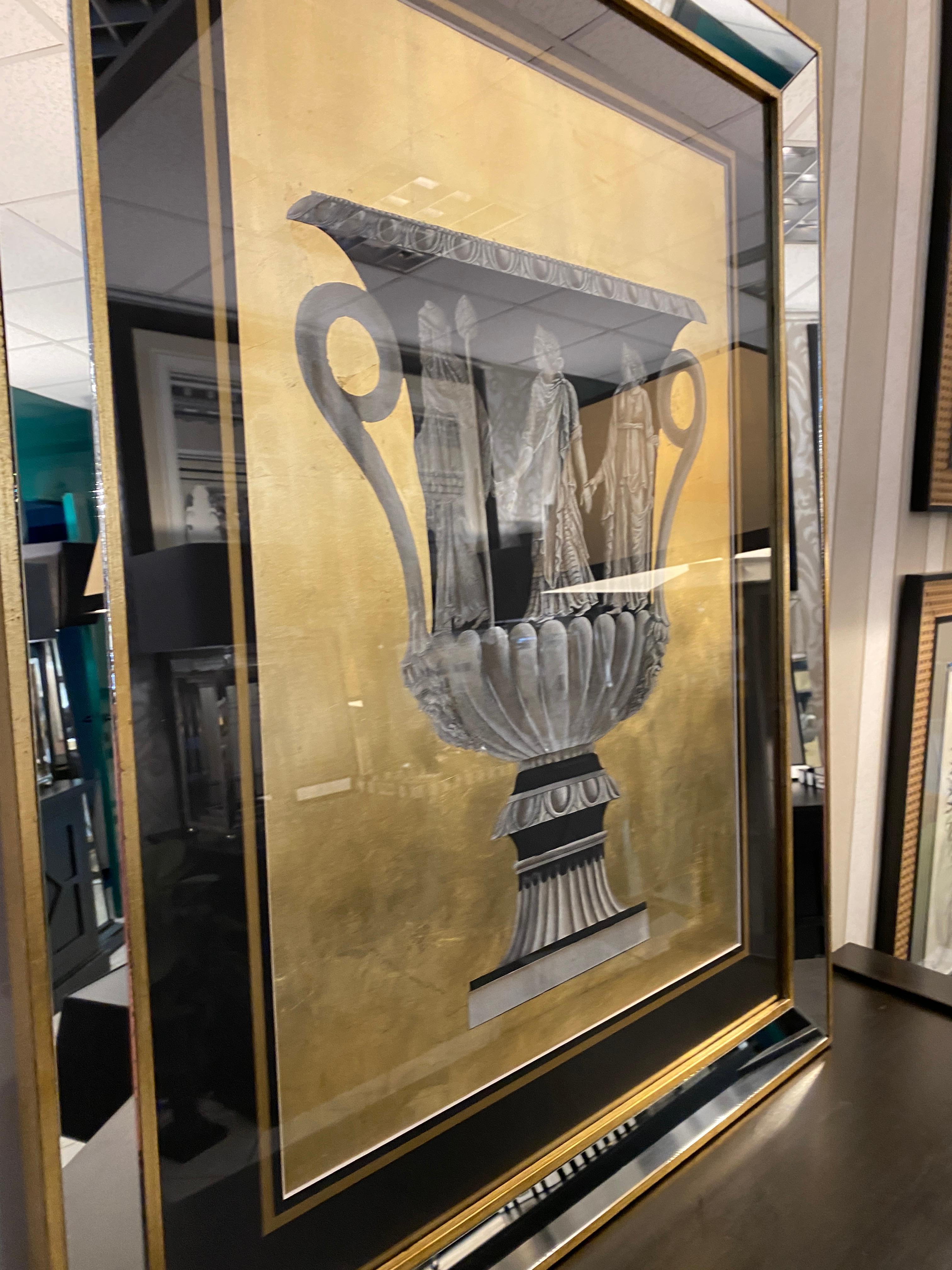 Foglia d’oro Vaso Romano Italiano Contemporaneo Nero Oro Grande Stampa con Cornice Wood a Specchio 1 di 2 in vendita