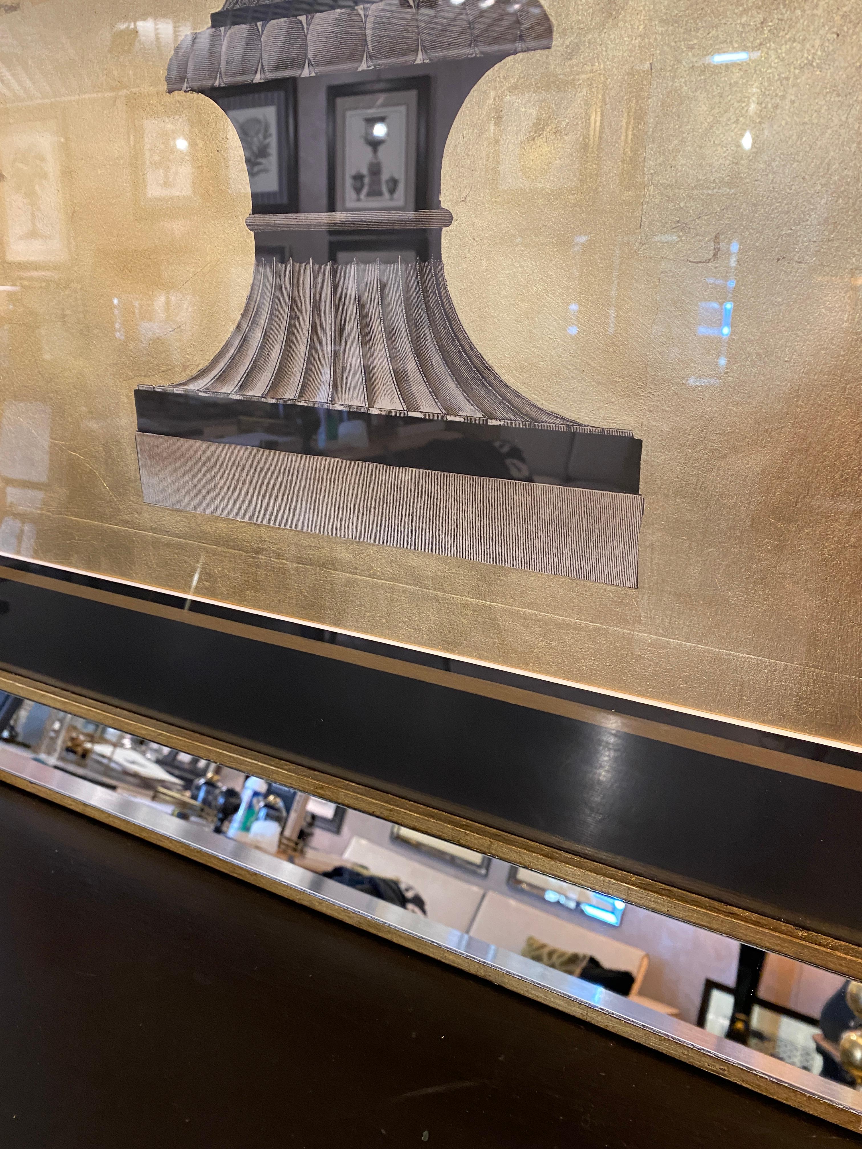 Vaso Romano Italiano Contemporaneo Nero Oro Grande Stampa con Cornice Wood a Specchio 2 di 2 in vendita 1