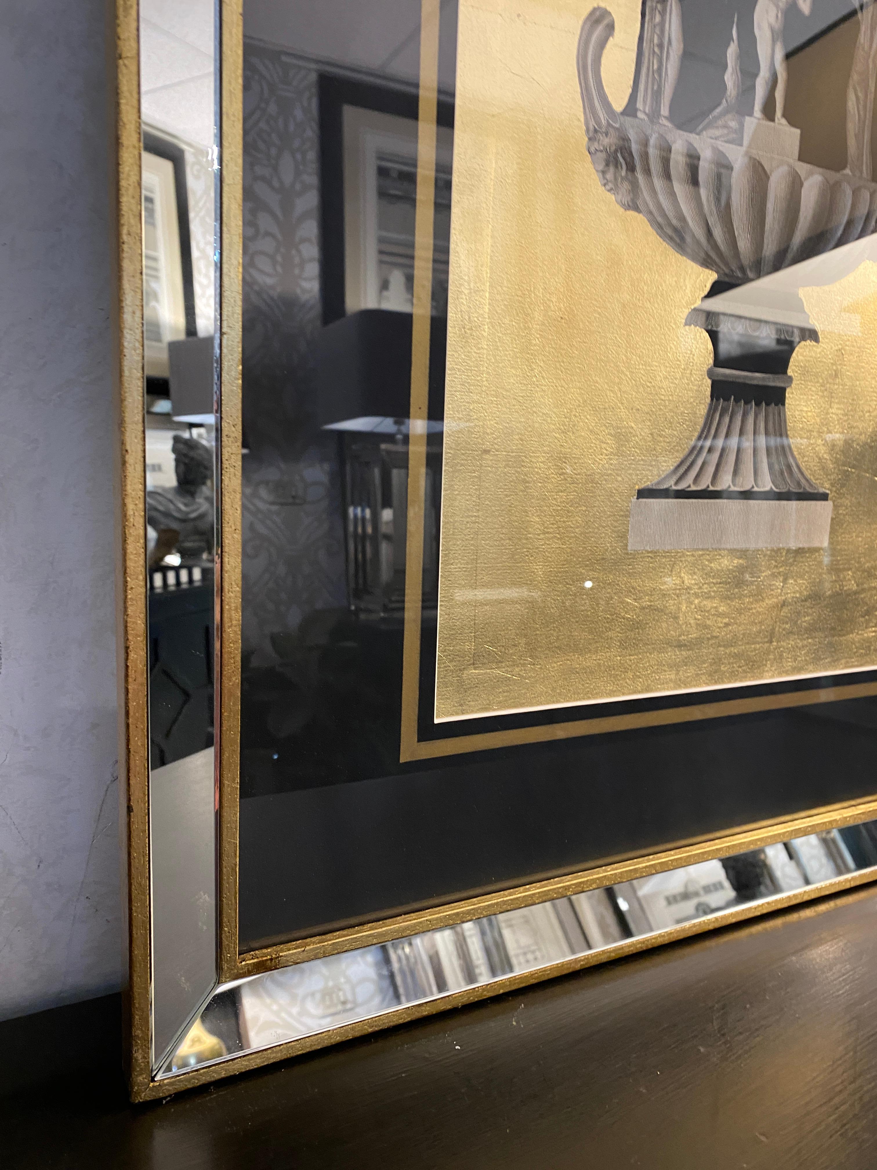 Realizzato con acquaforte Vaso Romano Italiano Contemporaneo Stampa Oro Nero con Cornice in Legno Specchio 2 di 2 in vendita