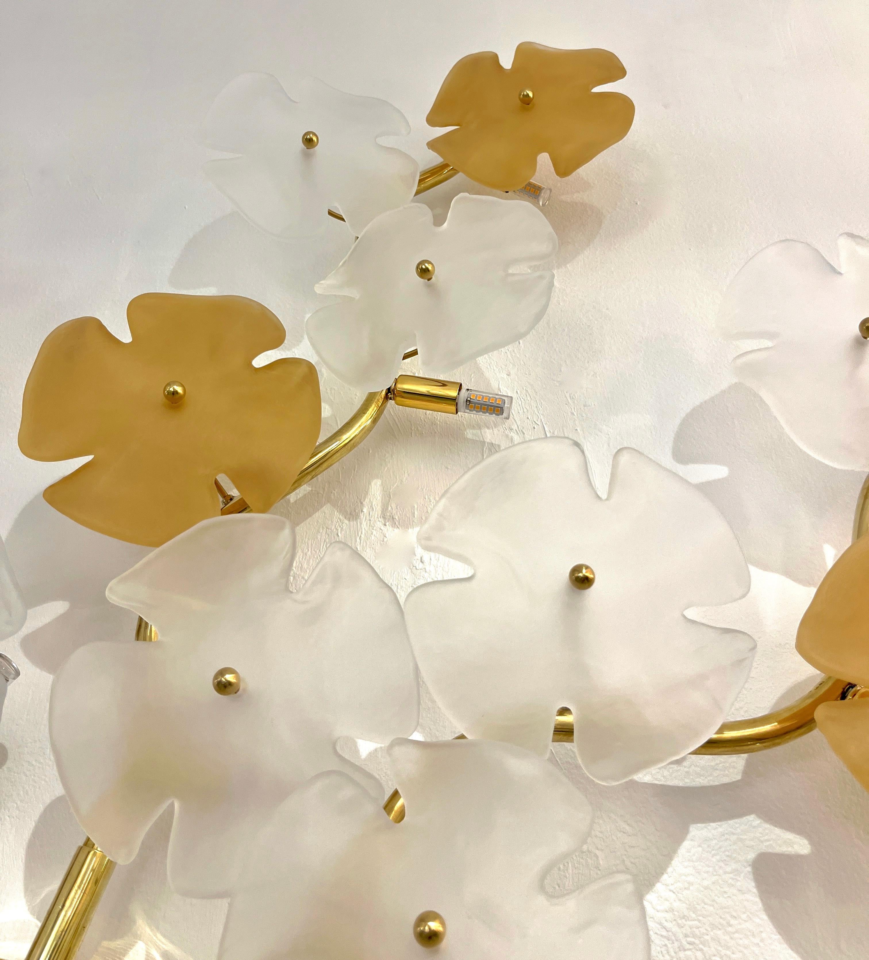 Modernity Italian Satin White Gold Art Murano Glass Flower Sconce/Flush Mount Light (applique/applique lumineuse) en vente 5