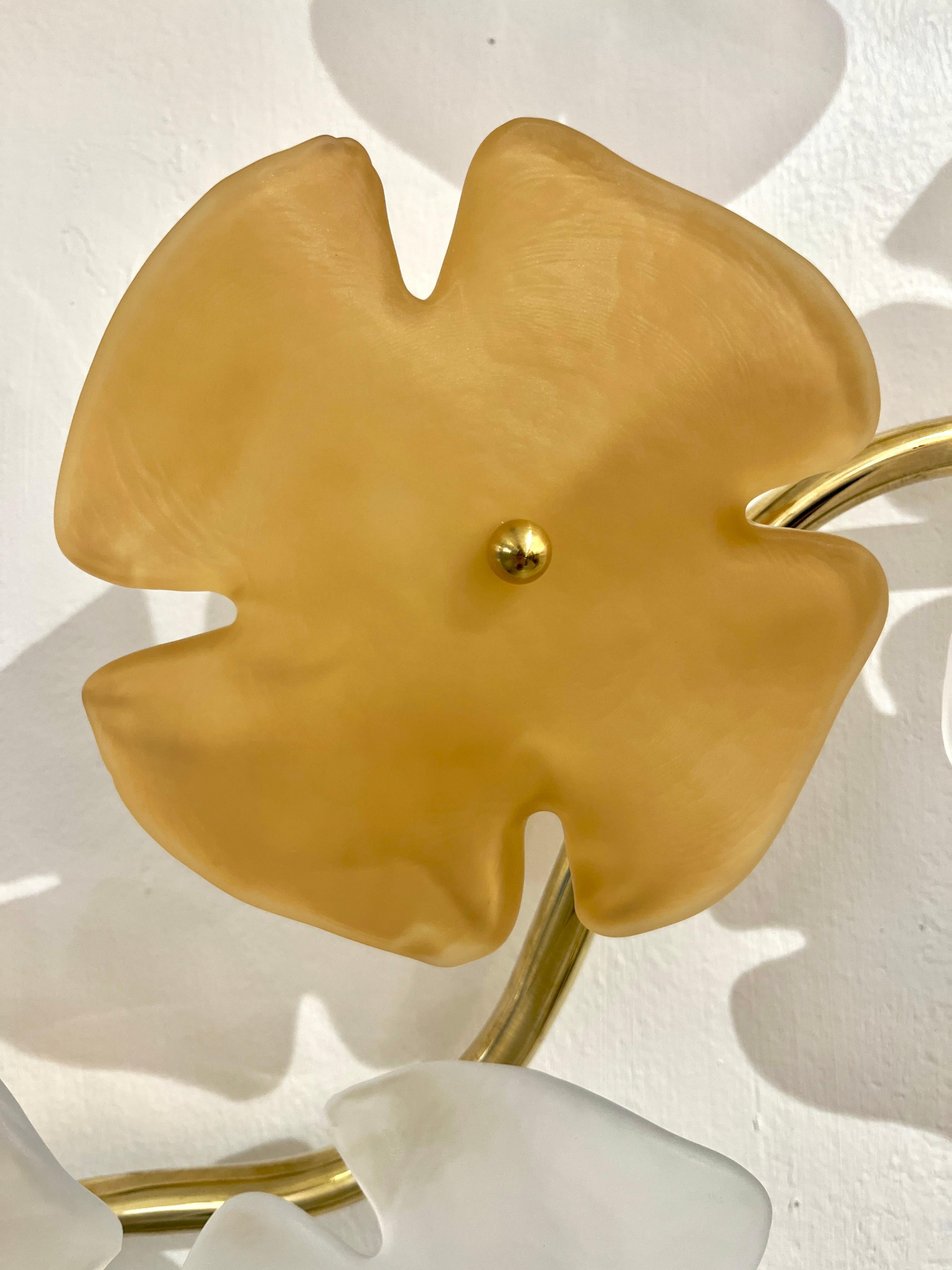Modernity Italian Satin White Gold Art Murano Glass Flower Sconce/Flush Mount Light (applique/applique lumineuse) en vente 8