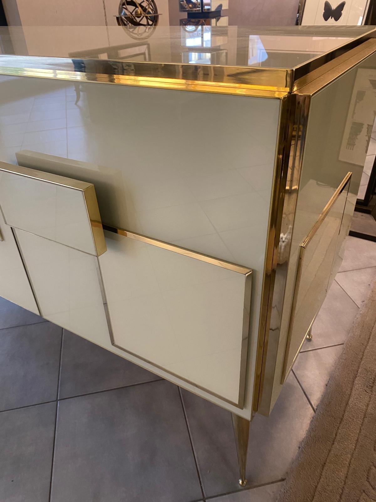 Italian Contemporary Warm White Colour Murano Glass, Brass and Wood Sideboard For Sale 5