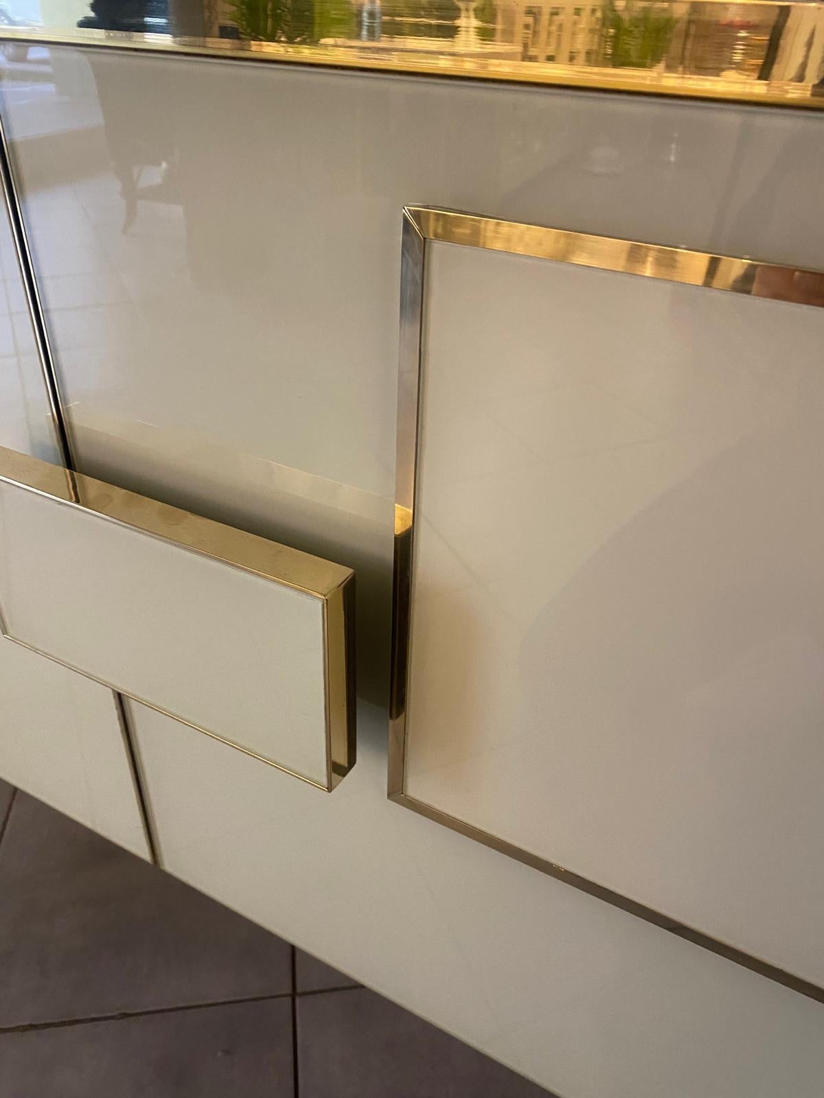 Italian Contemporary Warm White Colour Murano Glass, Brass and Wood Sideboard For Sale 1