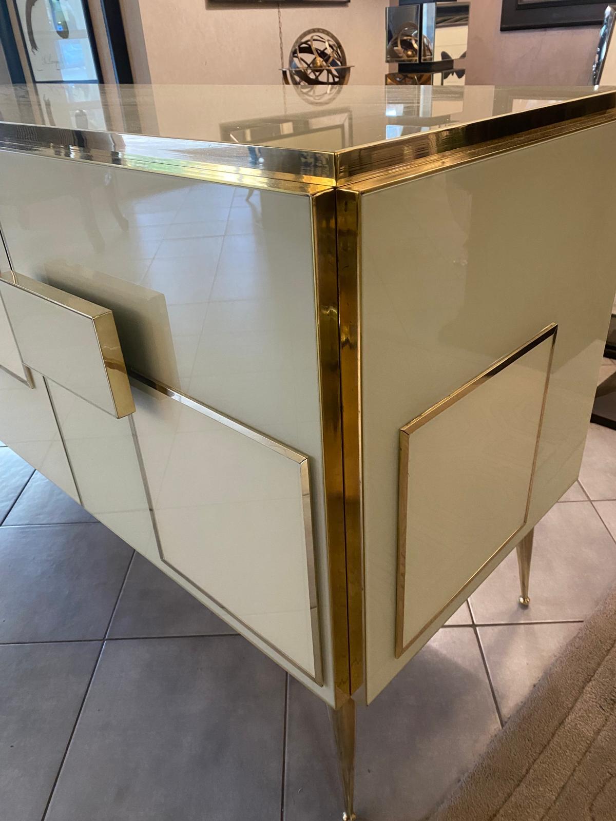 Italian Contemporary Warm White Colour Murano Glass, Brass and Wood Sideboard For Sale 4