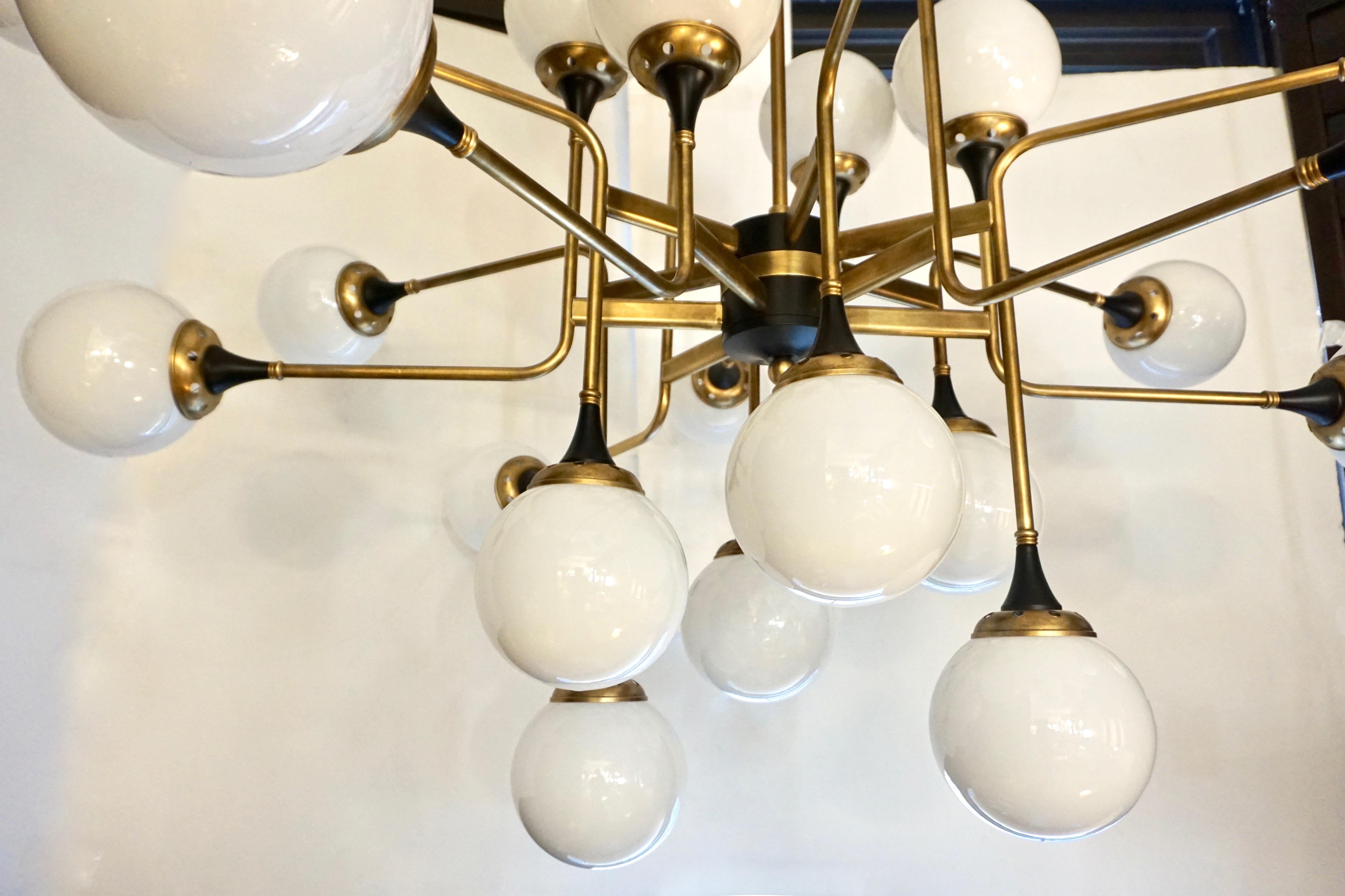 Hand-Crafted Italian Contemporary White Black & Brass 24-Light Modern Asymmetric Chandelier For Sale