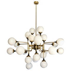 Lampadario moderno asimmetrico a 24 luci, bianco, nero e ottone, italiano contemporaneo