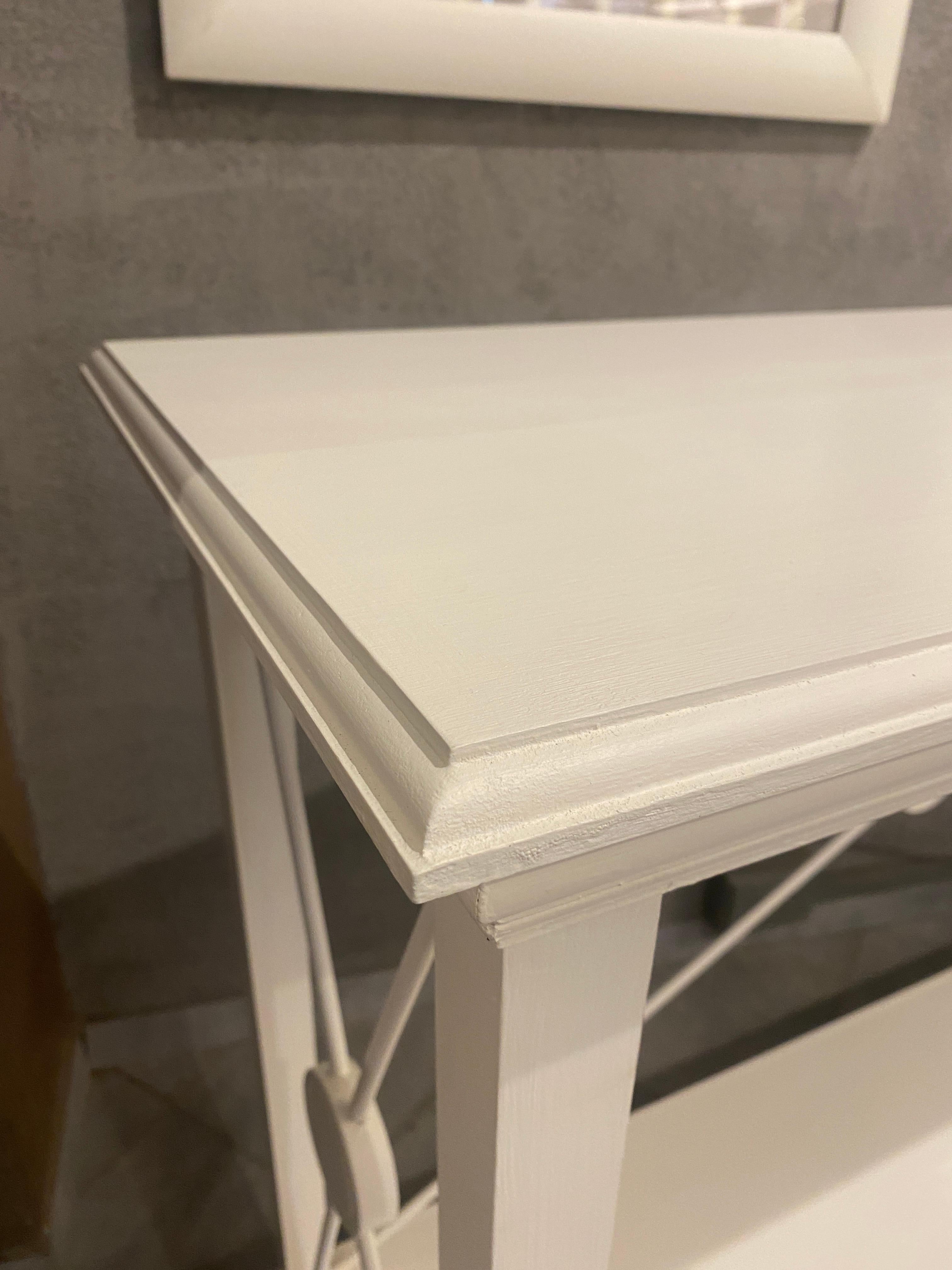 Italienisch Contemporary  Weiß lackierter Consolle-Tisch aus Holz mit Holzoberflächen im Angebot 1