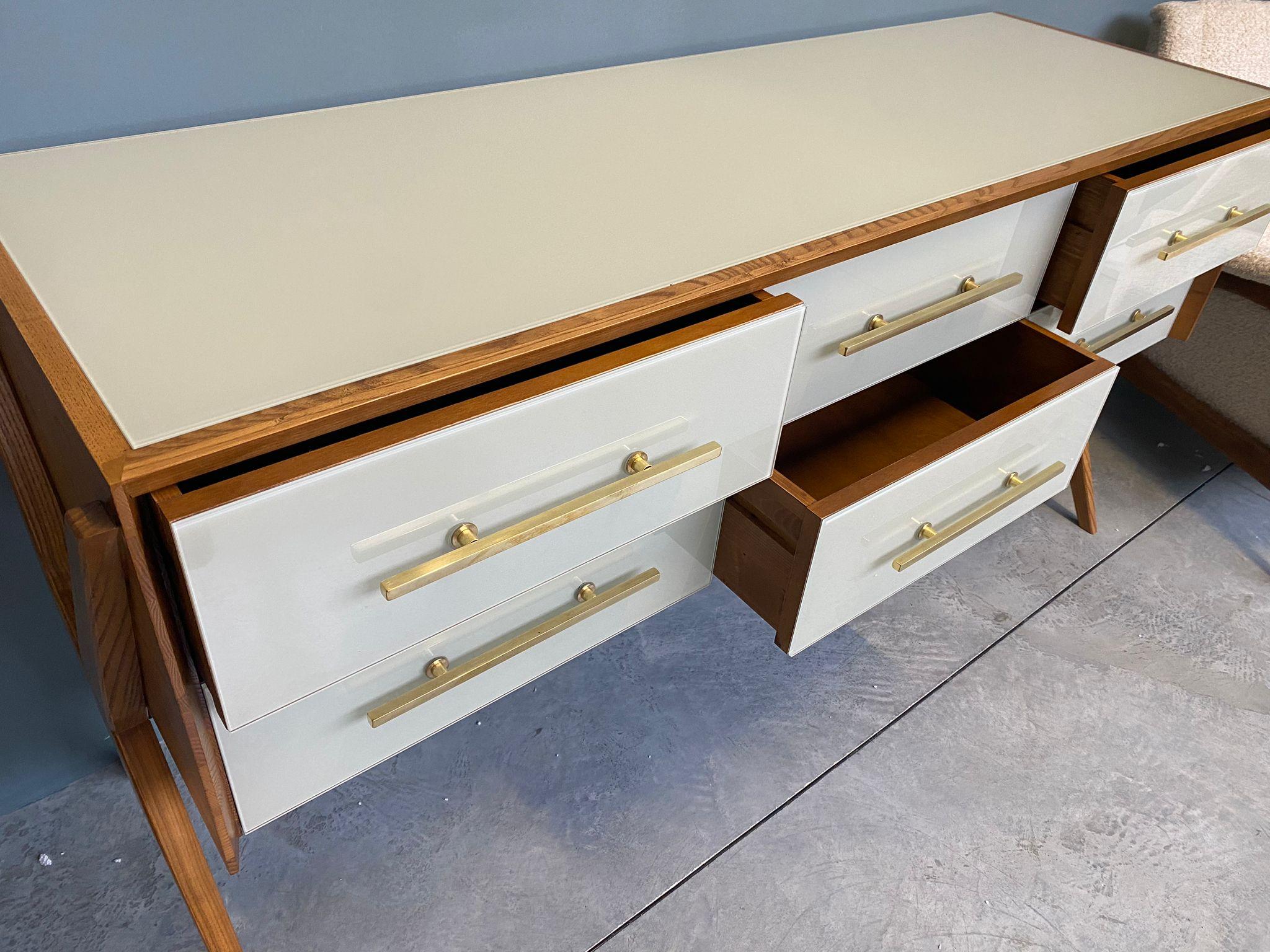Commode contemporaine italienne en verre de Murano blanc, laiton et Wood Wood en vente 5