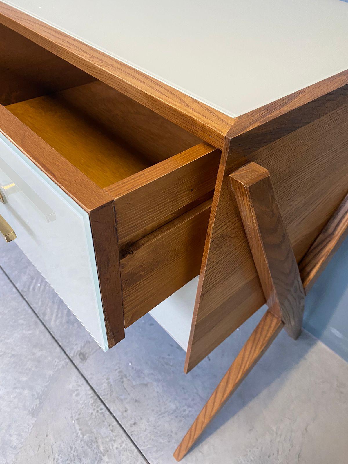 Commode contemporaine italienne en verre de Murano blanc, laiton et Wood Wood en vente 1