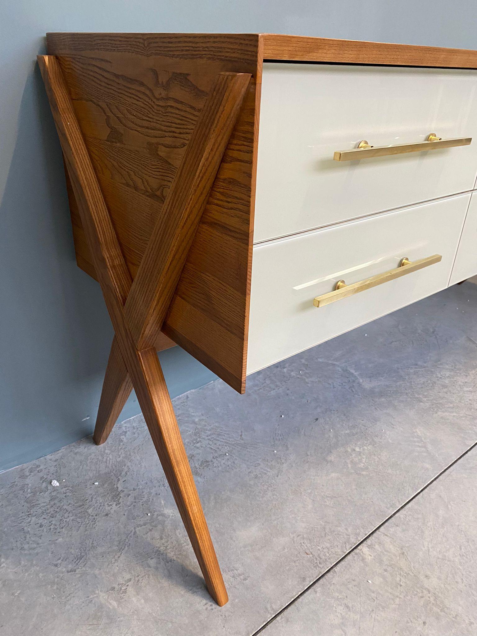 Commode contemporaine italienne en verre de Murano blanc, laiton et Wood Wood en vente 2