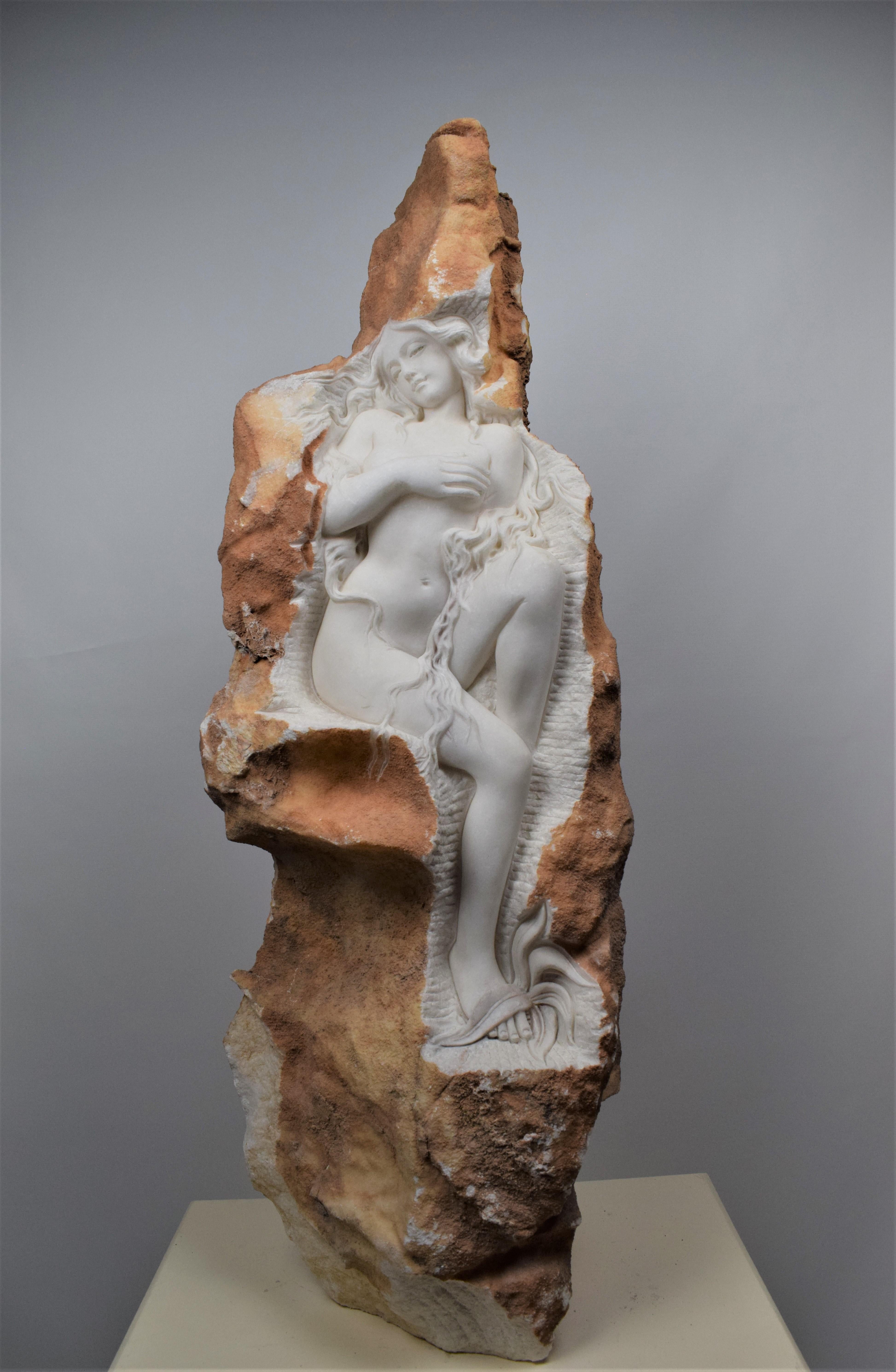 Italian Contemporary Woman Marble Sculpture In Good Condition For Sale In Islamabad, PK