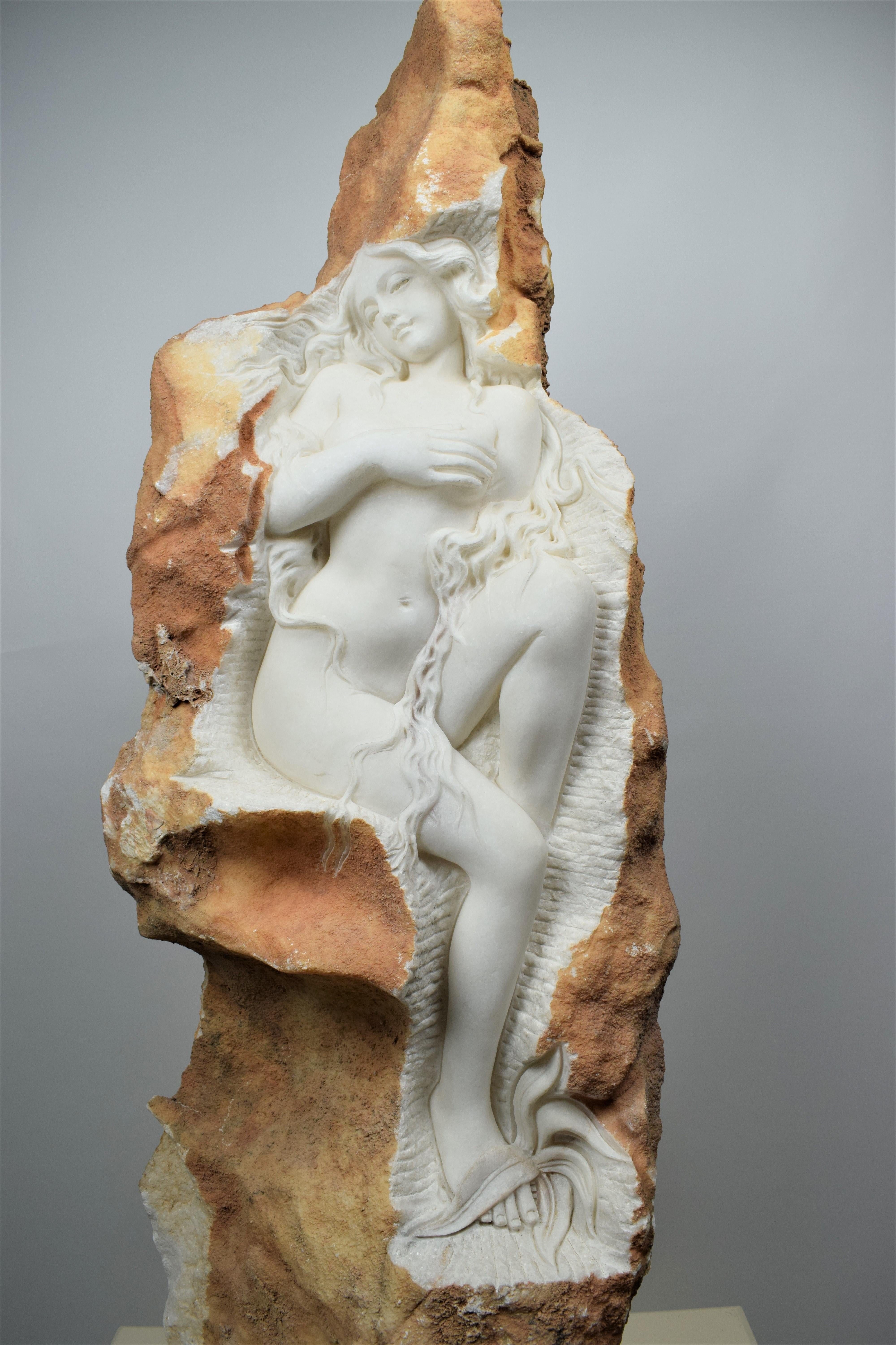 Italian Contemporary Woman Marble Sculpture For Sale 1