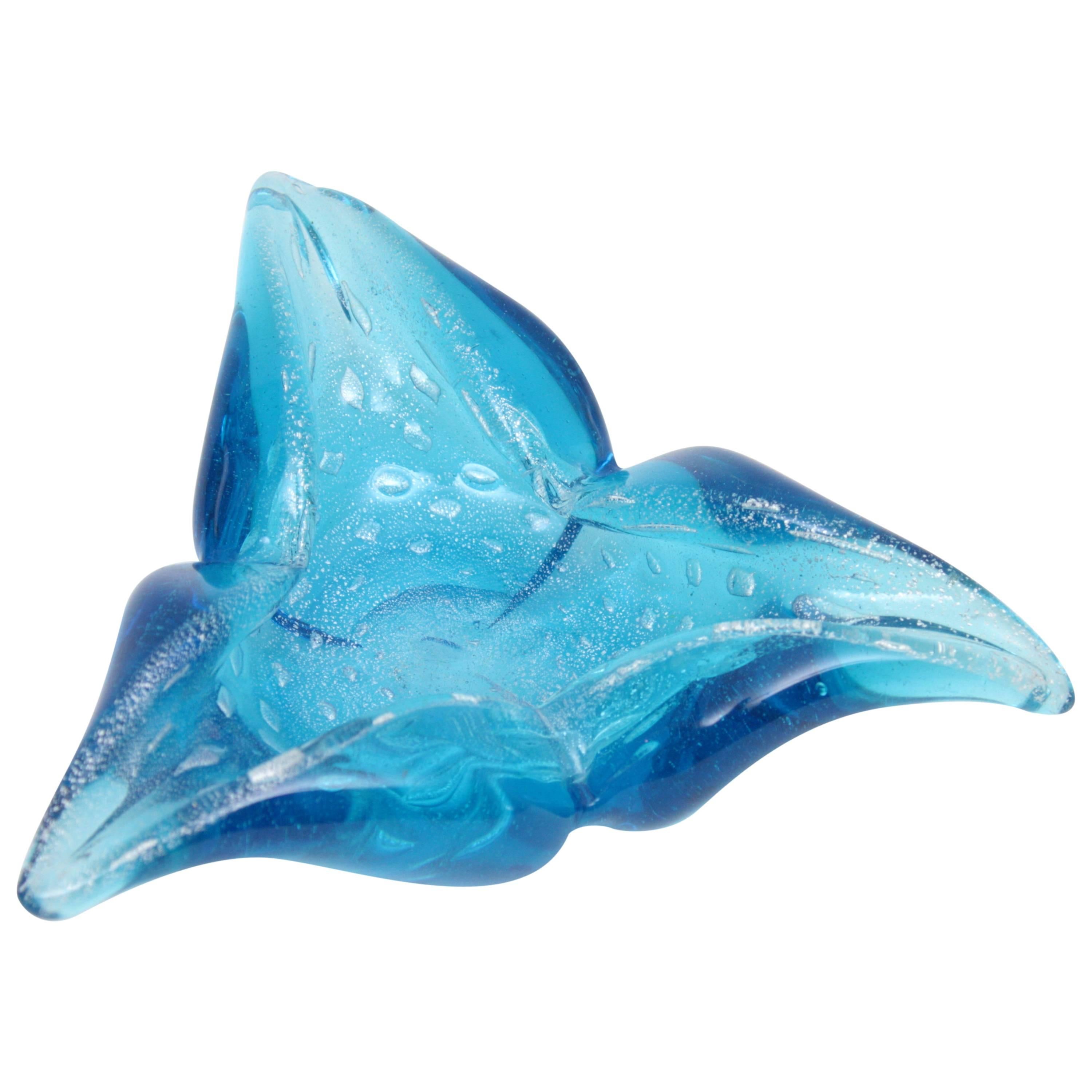 Gorgeous hand blown Murano glass bowl with controlled bubbles and aventurine technique, Italy, 1950-1960s.
Beautiful deep sky blue color, silver flecks and amazing triangular flower shape.
Excellent condition.
Perfect as a gift idea. Use it as
