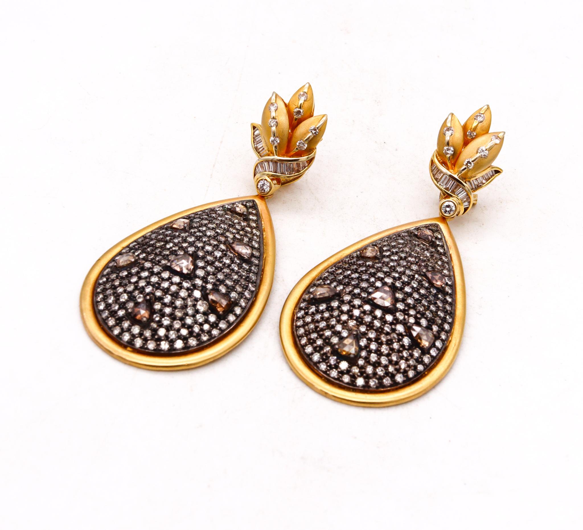 Italian Convertible Day and Night Cluster Drop Earrings 18kt Gold 15.12 Diamonds In Excellent Condition For Sale In Miami, FL