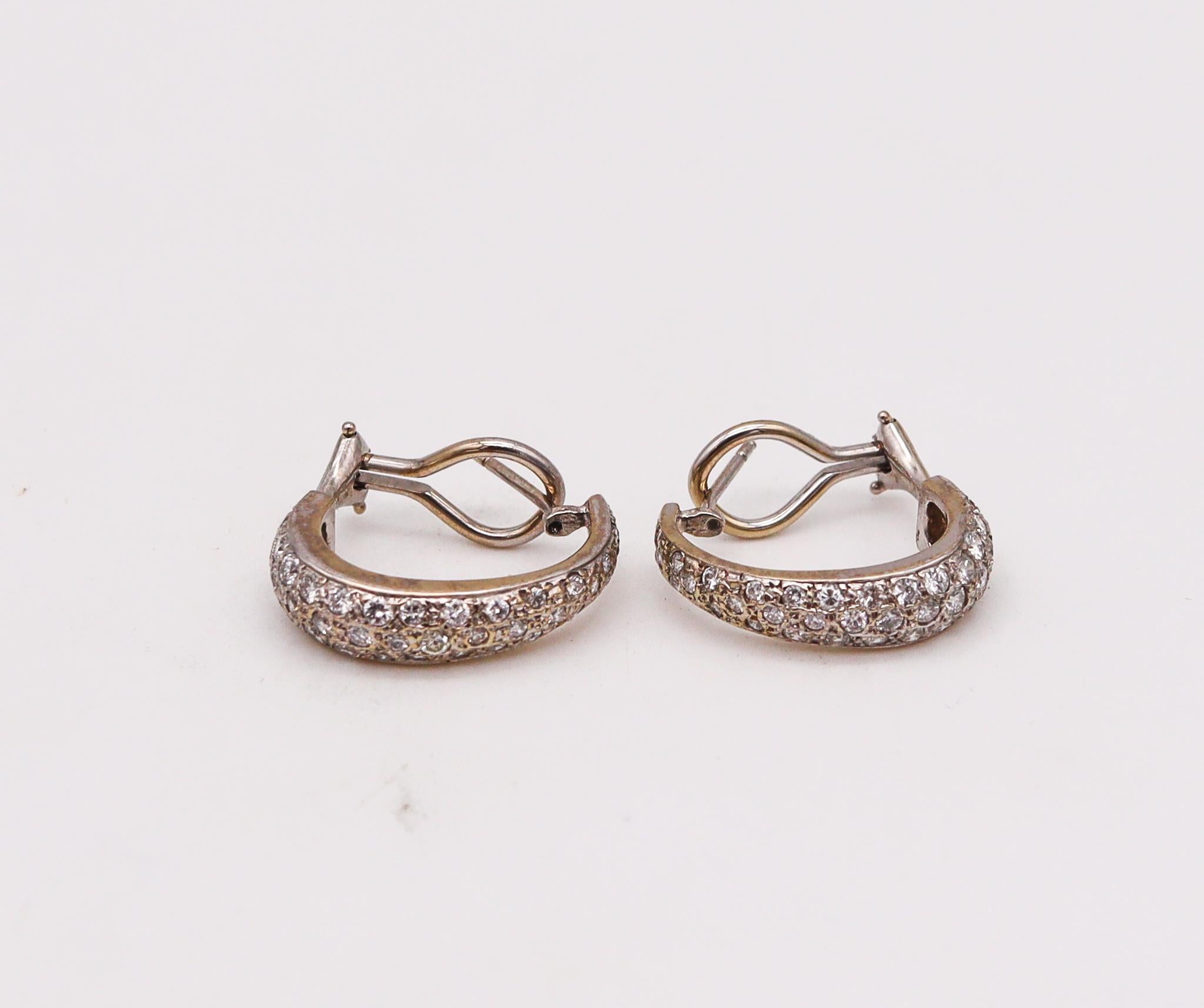 Boucles d'oreilles convertibles italiennes en or jaune et blanc 18 carats avec 2,05 carats de diamants Pour femmes en vente