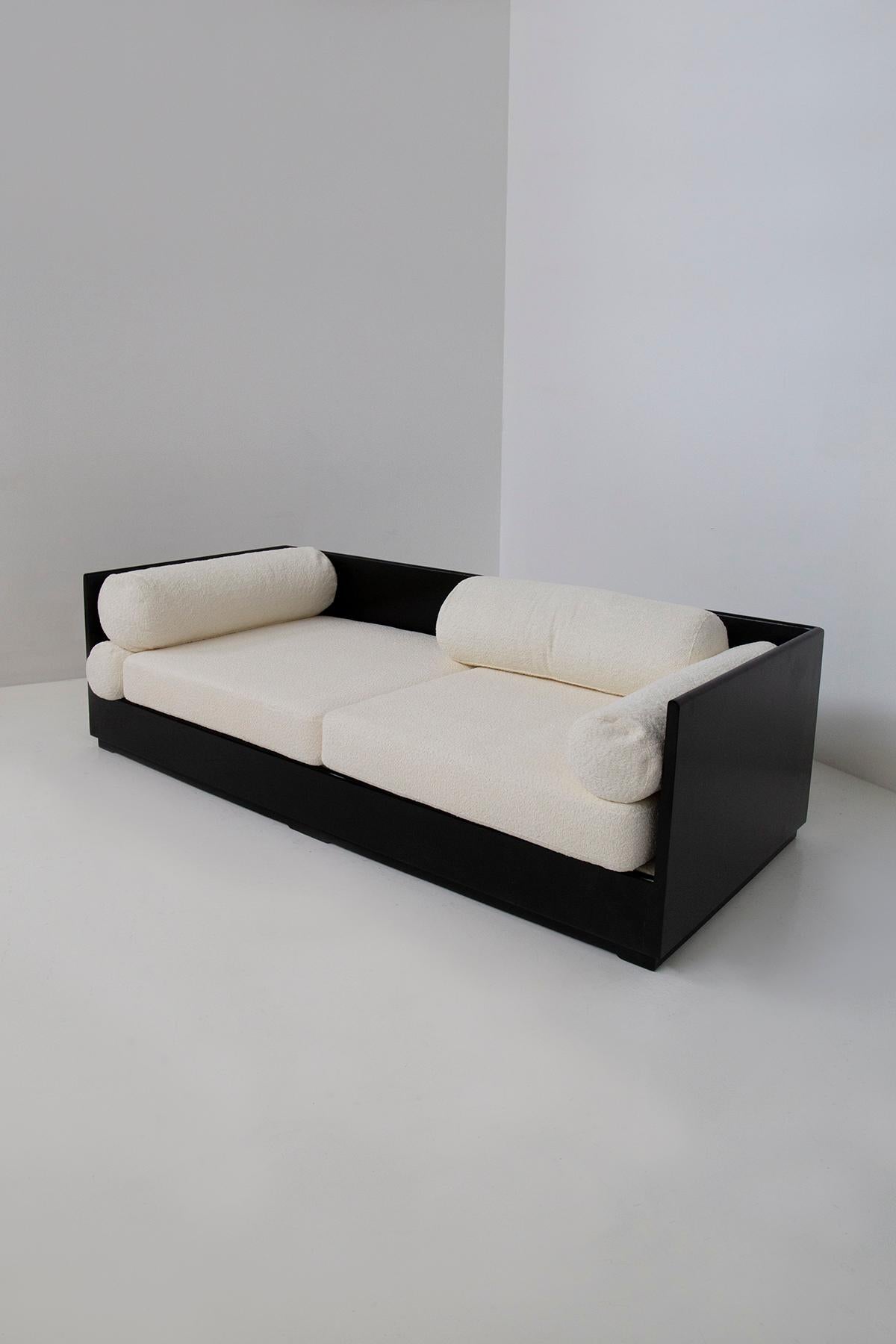 Italian convertible sofa of Gavina manufacture in white bouclé, label In Good Condition In Milano, IT