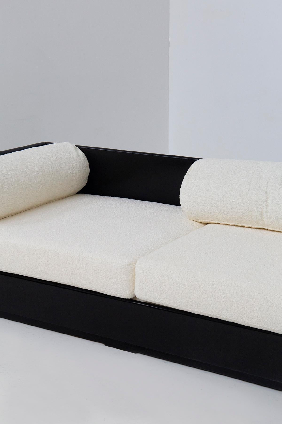 Italian convertible sofa of Gavina manufacture in white bouclé, label 1