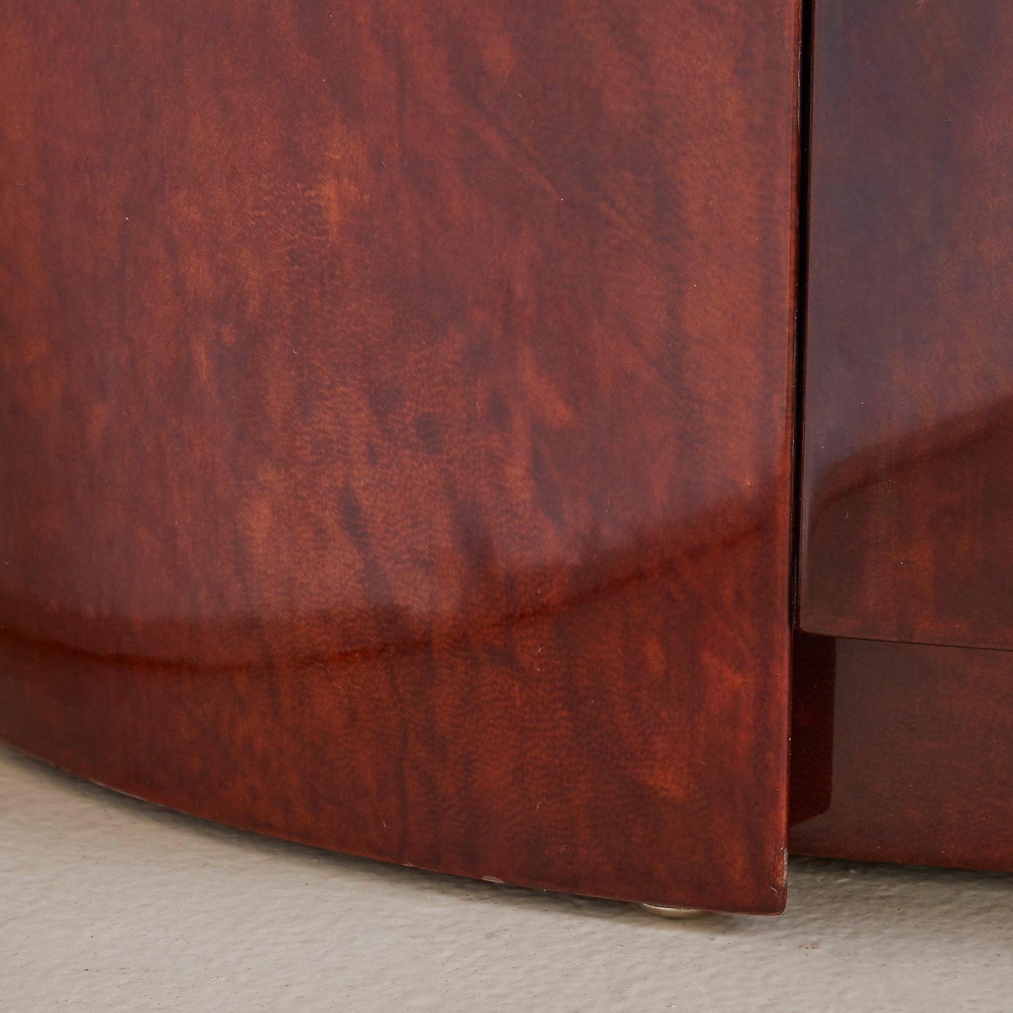 Credenza convessa italiana in pelle di capra laccata tabacco di Aldo Tura in vendita 4