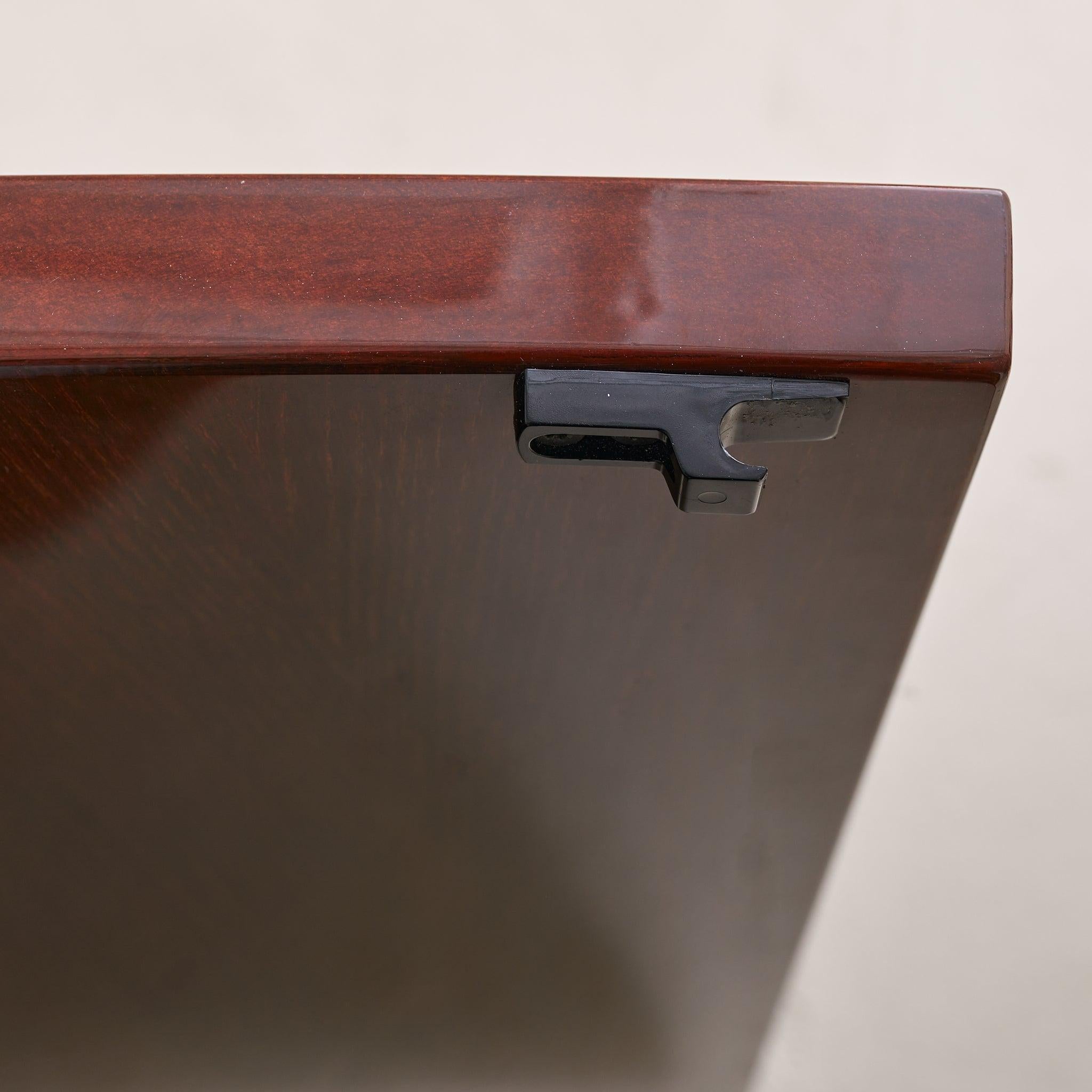 Credenza convessa italiana in pelle di capra laccata tabacco di Aldo Tura in vendita 2