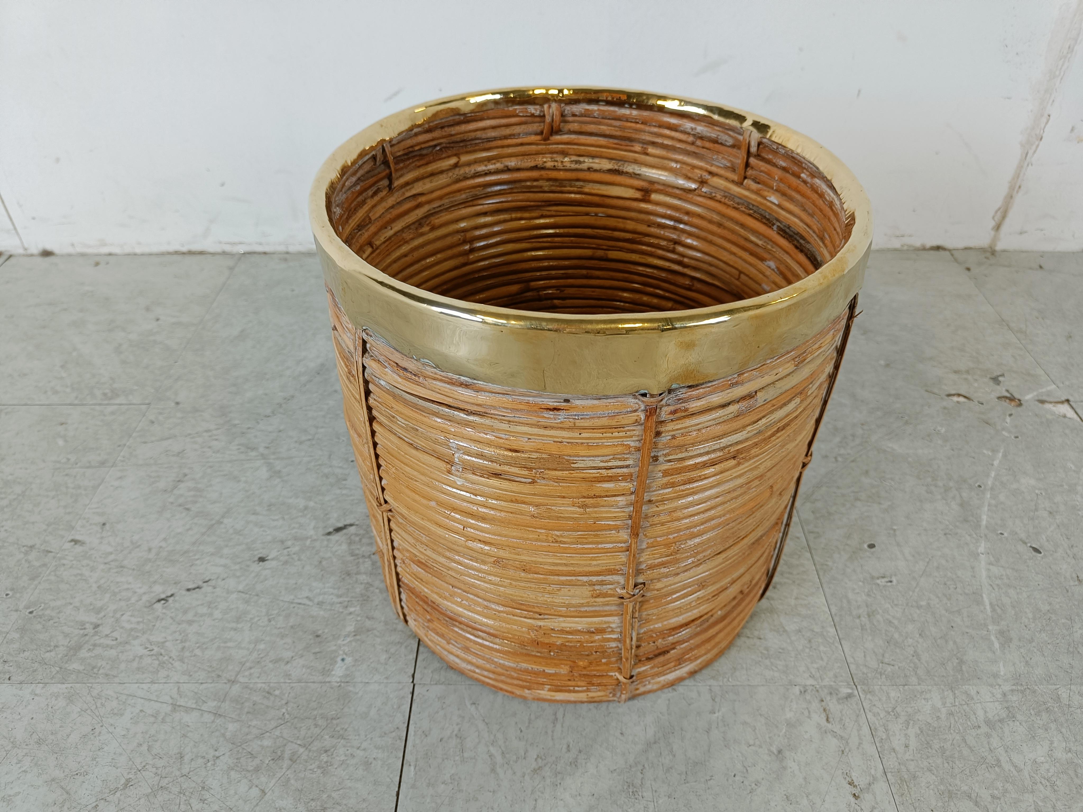 Mid century copper and bamboo trash can

Timeless piece, in the manner of Gabrielle Crespi

1960s - Italy

Dimensions:
Height: 30cm/11.81