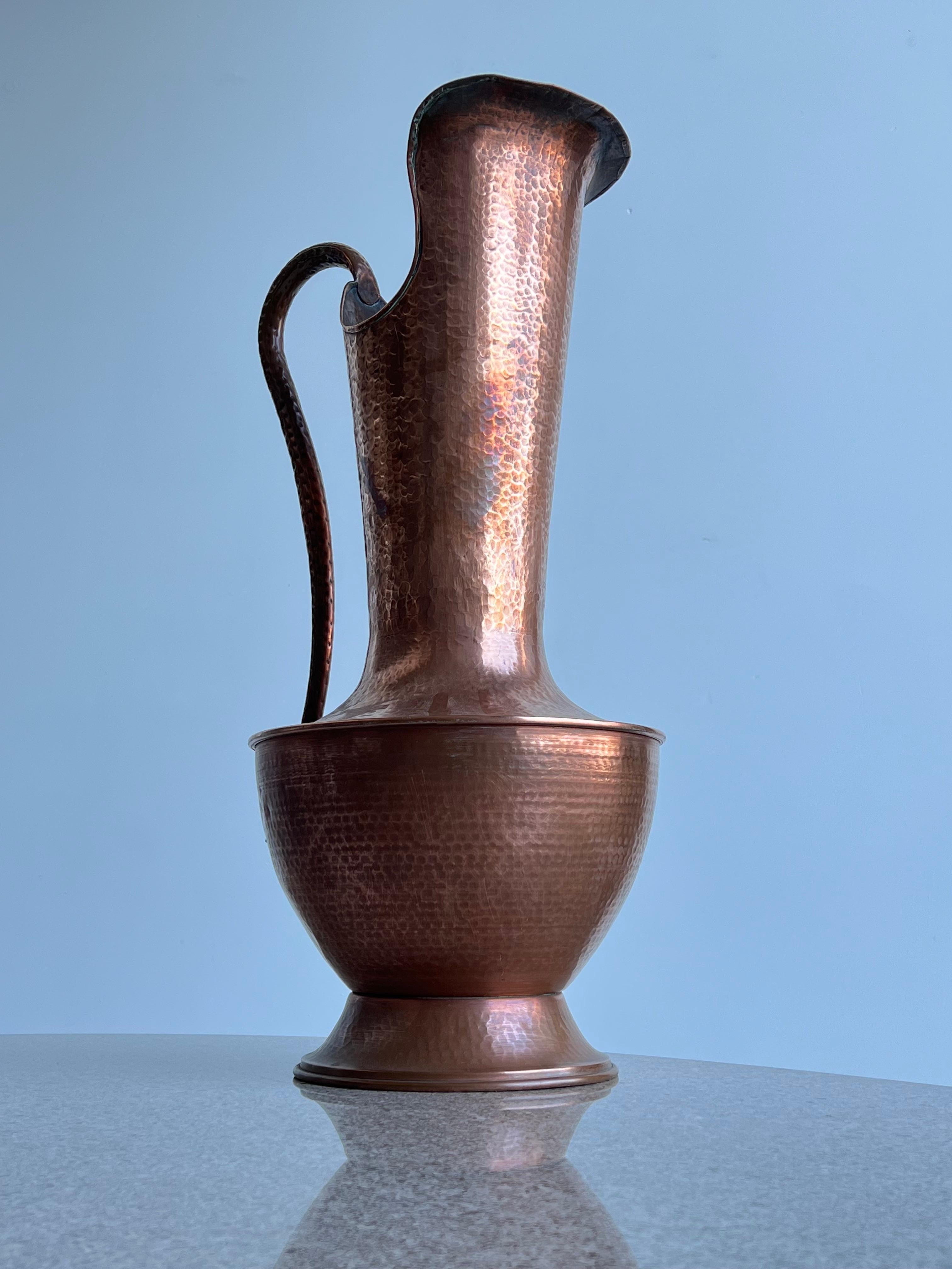 Mid-20th Century Italian Copper Hand Beaten Large Vase For Sale