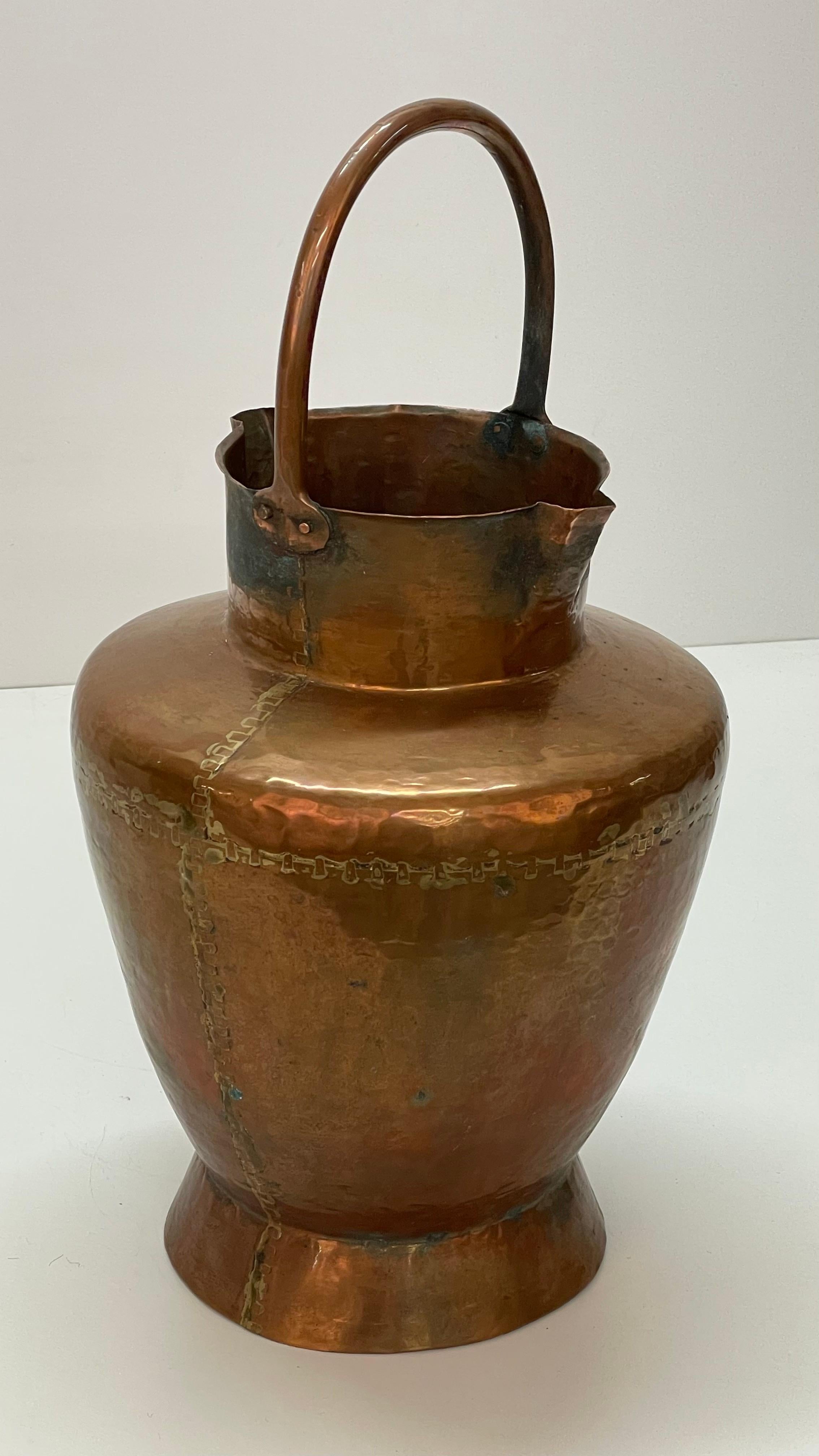 Italian Copper Vase ​​with Double Spouts and a Single Handle, Tuscany, 1930s For Sale 9