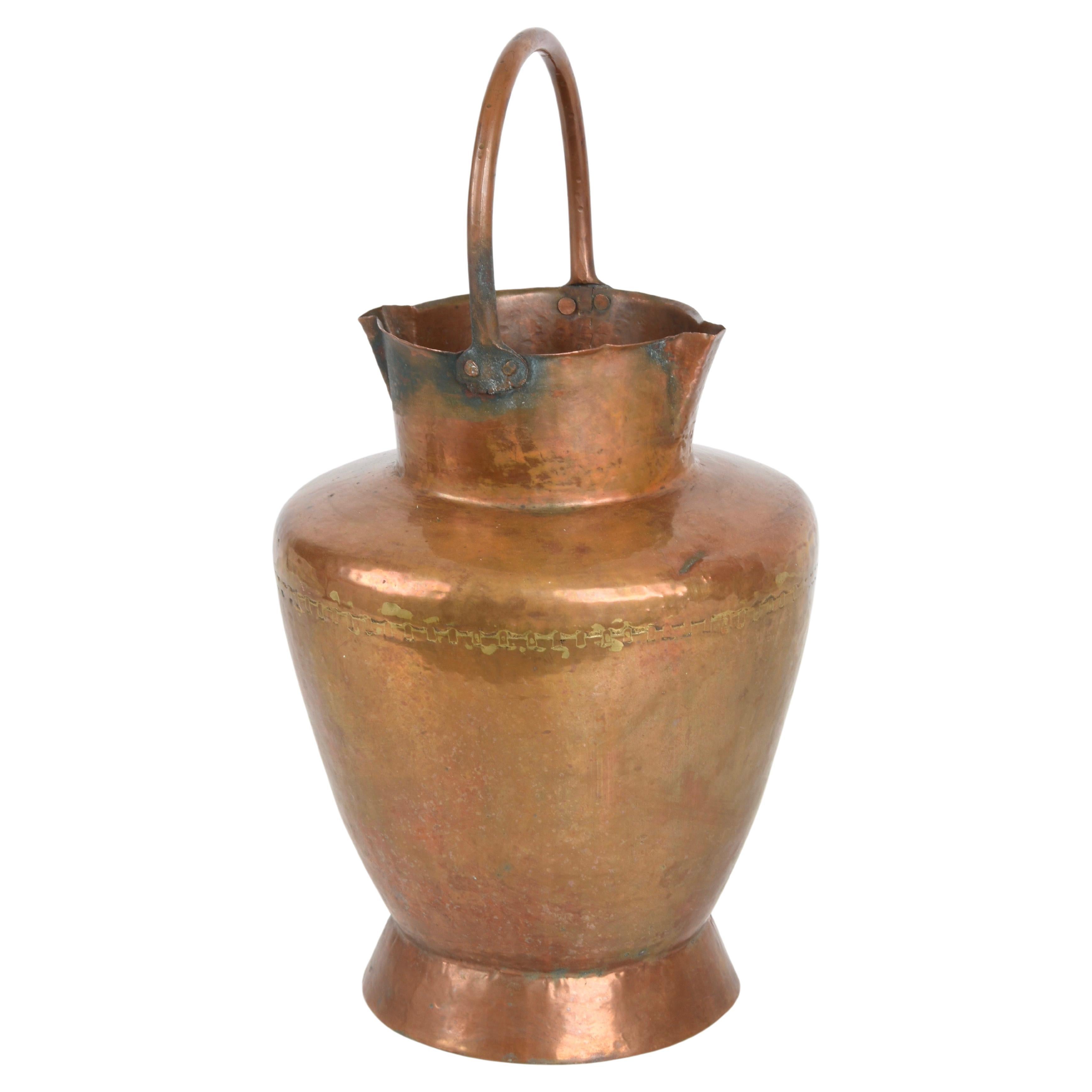 Italian Copper Vase ​​with Double Spouts and a Single Handle, Tuscany, 1930s For Sale