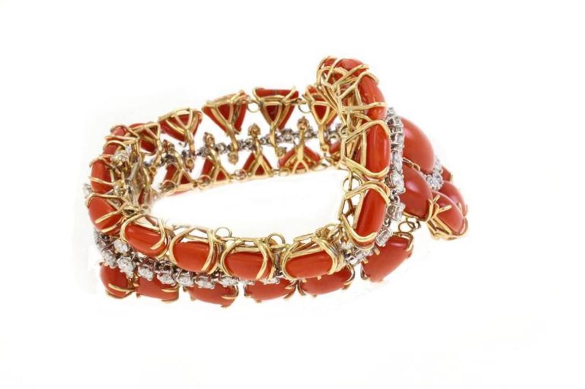 Triangle and Oval Shape Red Corals, White Diamonds, White and Rose Gold Bracelet In Excellent Condition For Sale In Marcianise, Marcianise (CE)