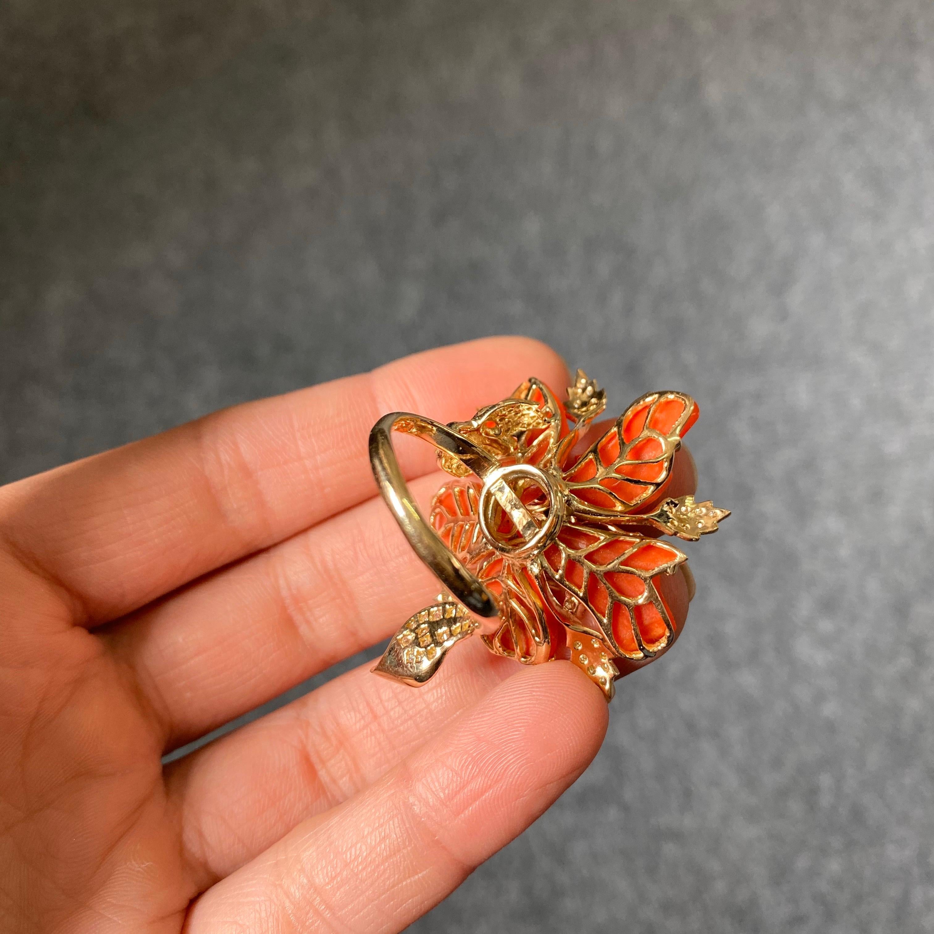 Italian Coral Floral 18 Karat Gold Cocktail Ring In New Condition In Bangkok, Thailand