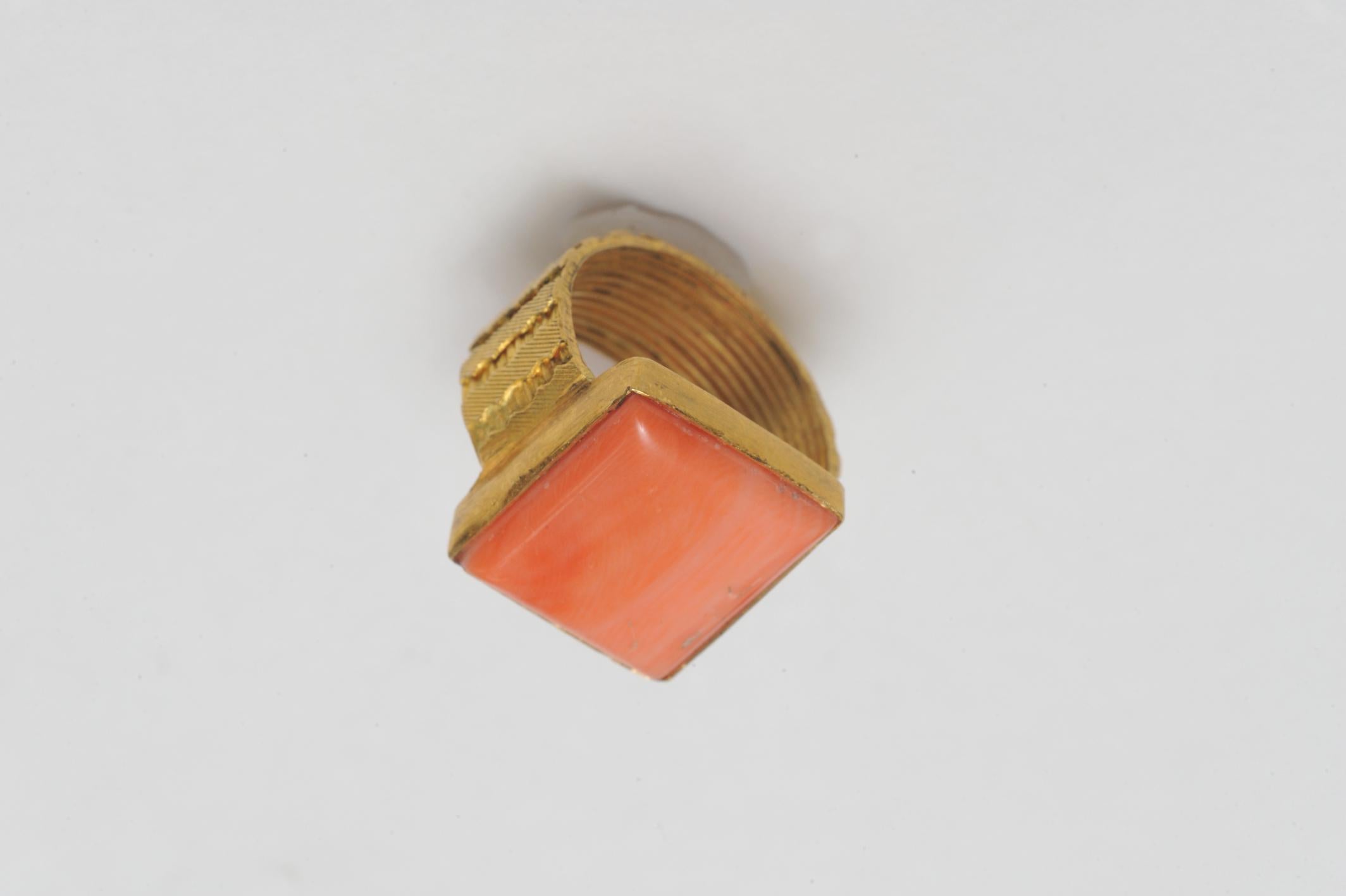 Italian Coral Textured Gold Band Cocktail Ring In Excellent Condition In Nantucket, MA