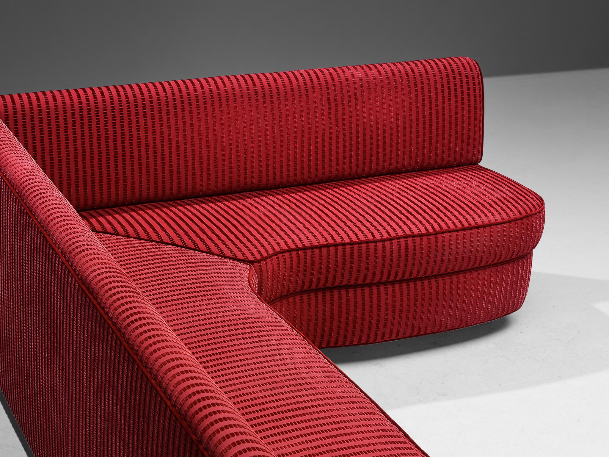 Italian Corner Sofa in Red Upholstery For Sale 4