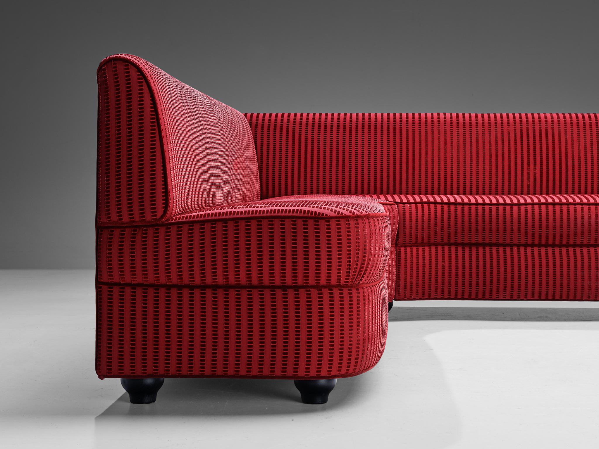 Italian Corner Sofa in Red Upholstery In Good Condition For Sale In Waalwijk, NL