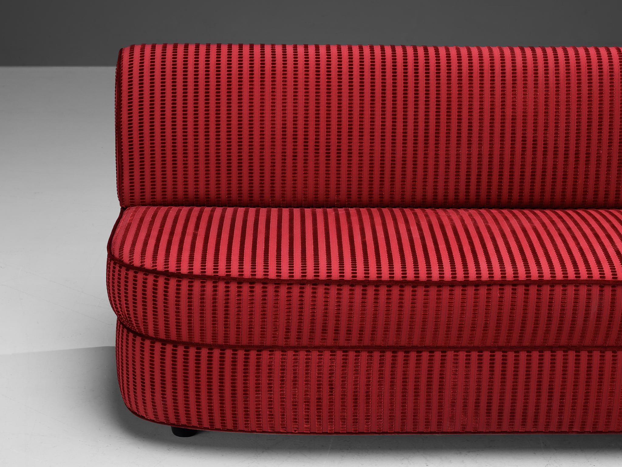 Italian Corner Sofa in Red Upholstery For Sale 1