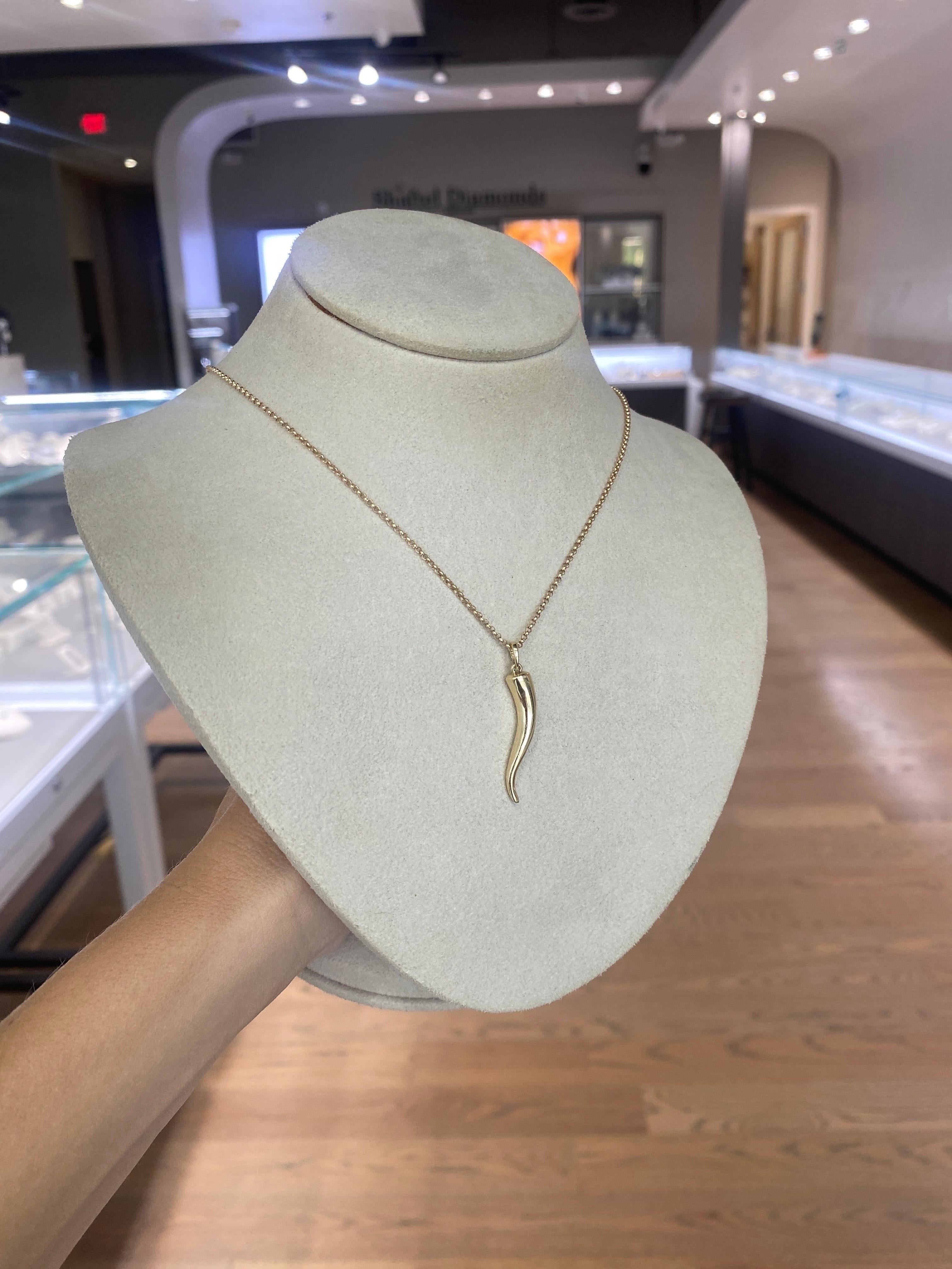 Italian Cornicello Horn Pendant in 14 Karat Yellow Gold In New Condition For Sale In Houston, TX
