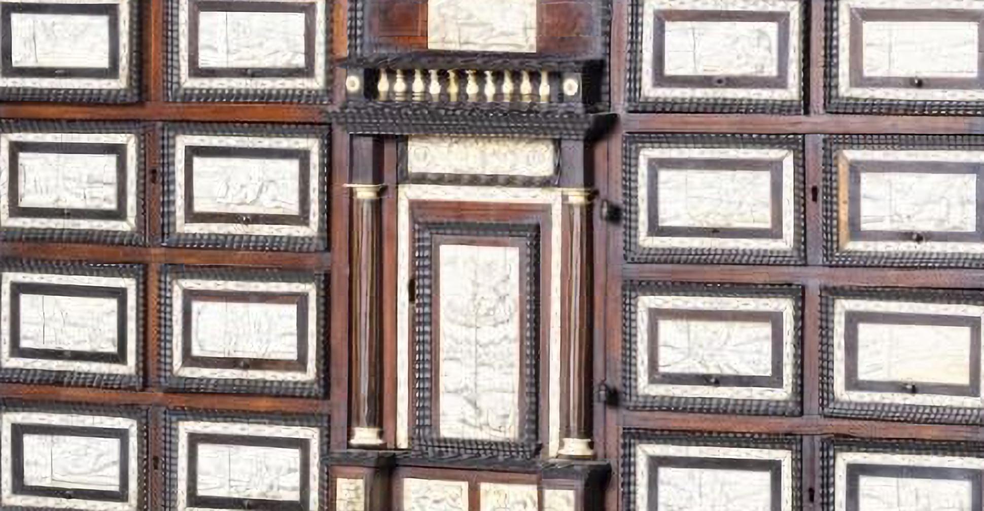 ITALIAN COUNTER/CABINET WITH TREMPE 19th Century
Italian, 19th century.
with ebony marquetry, ebonized wood with engraved ivory applications, decorated with 