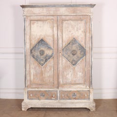 Kleiderschrank im italienischen Landhausstil