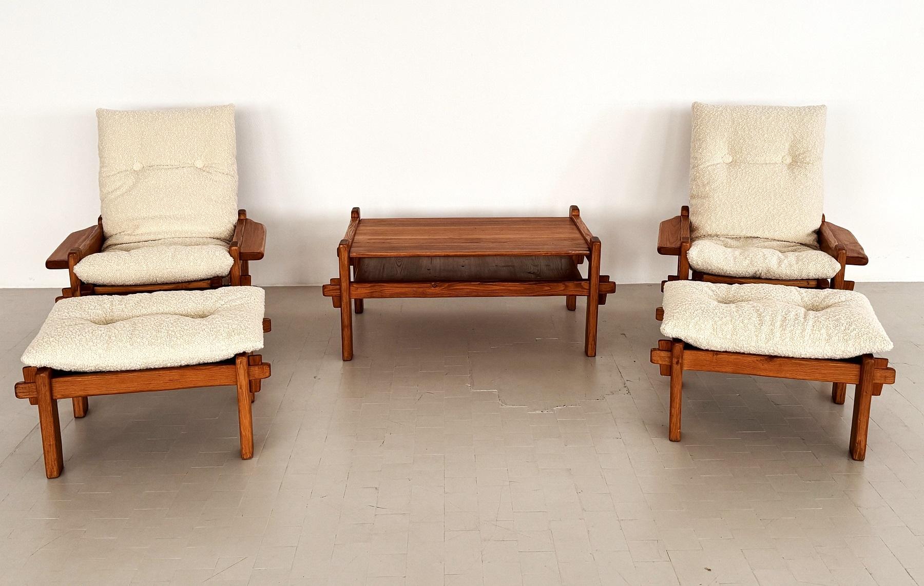 Set da salotto country italiano in quercia massiccia con nuova tappezzeria bouclé, anni '70 in vendita 3