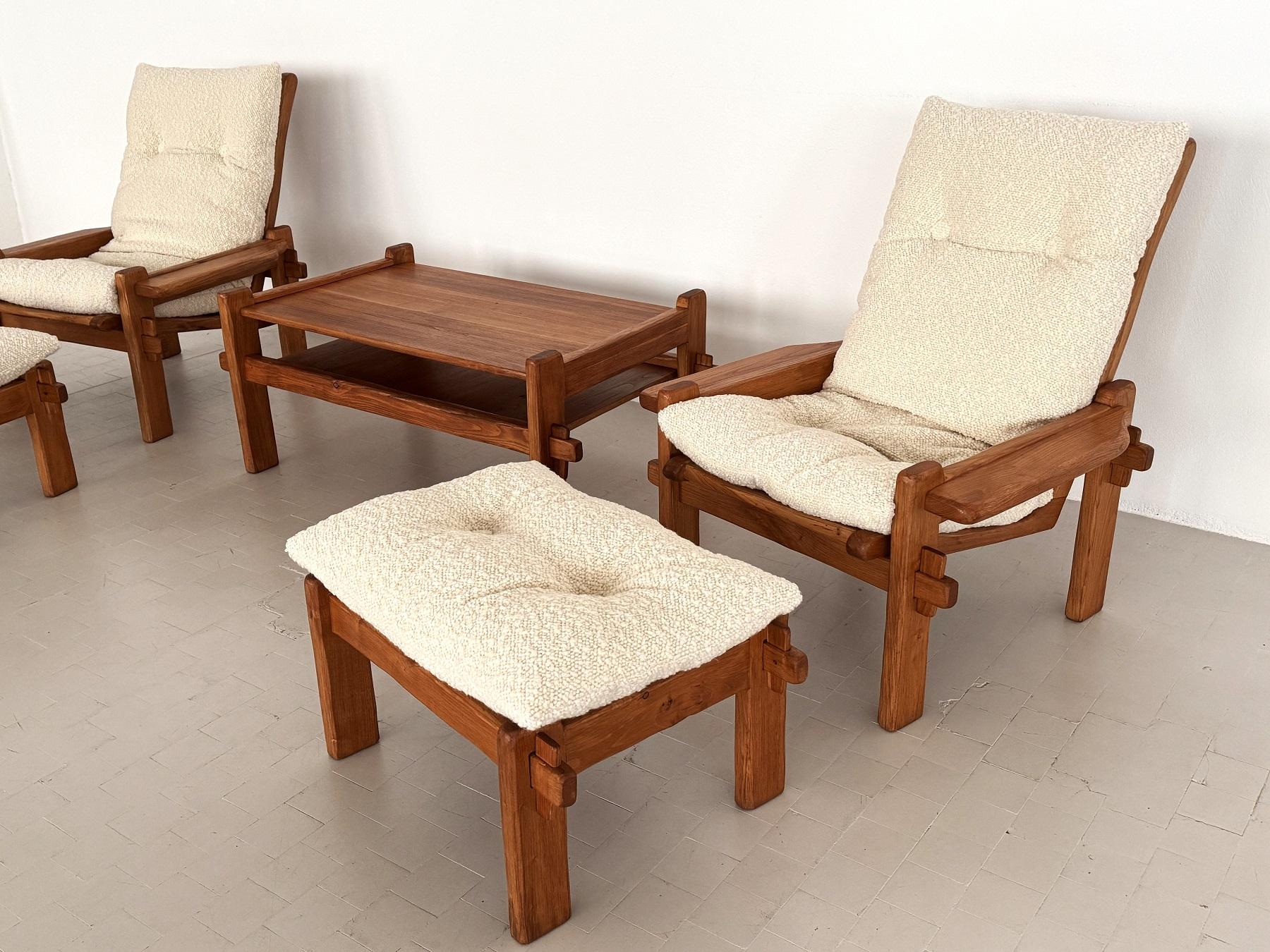 Set da salotto country italiano in quercia massiccia con nuova tappezzeria bouclé, anni '70 in vendita 4