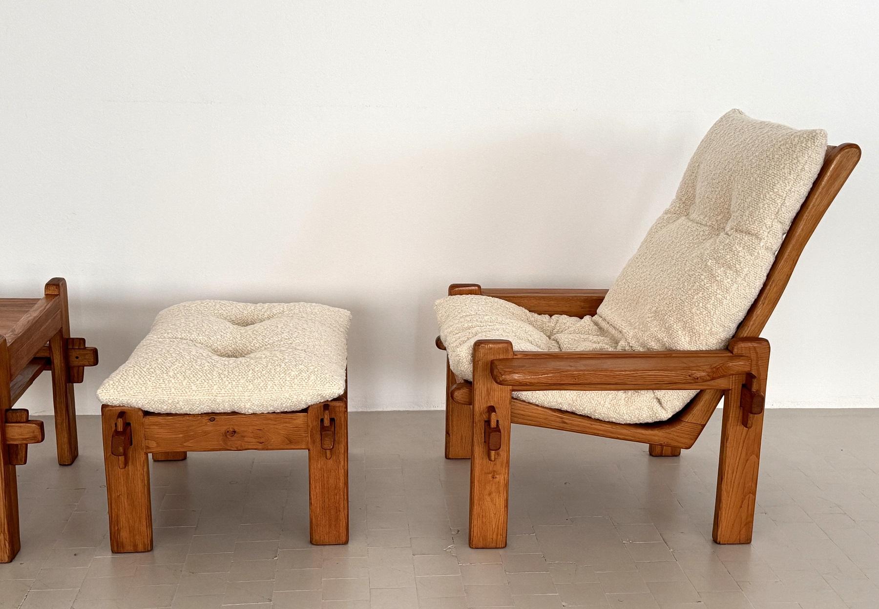 Set da salotto country italiano in quercia massiccia con nuova tappezzeria bouclé, anni '70 in vendita 10